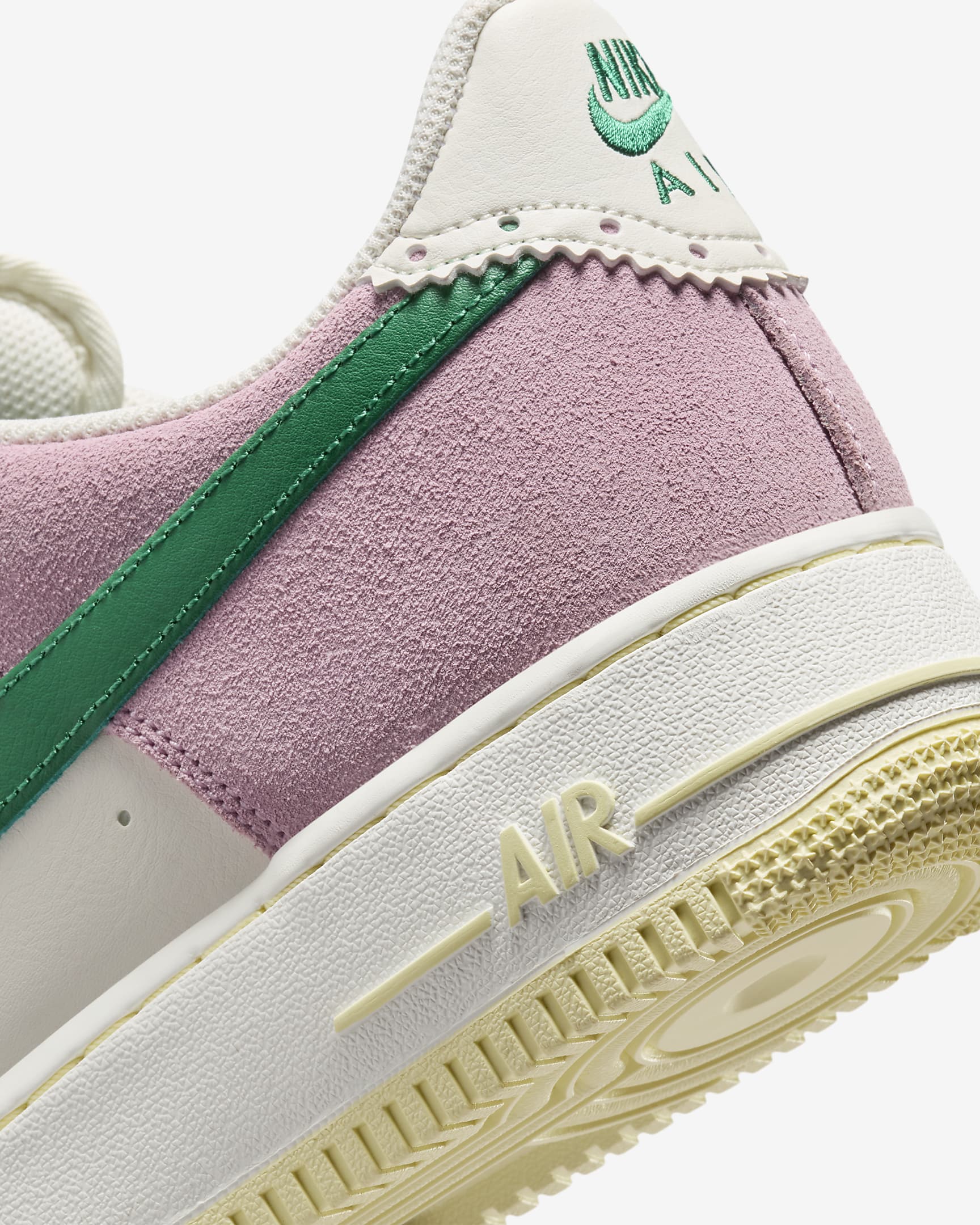 Chaussure Nike Air Force 1 '07 LV8 pour homme - Sail/Medium Soft Pink/Alabaster/Malachite