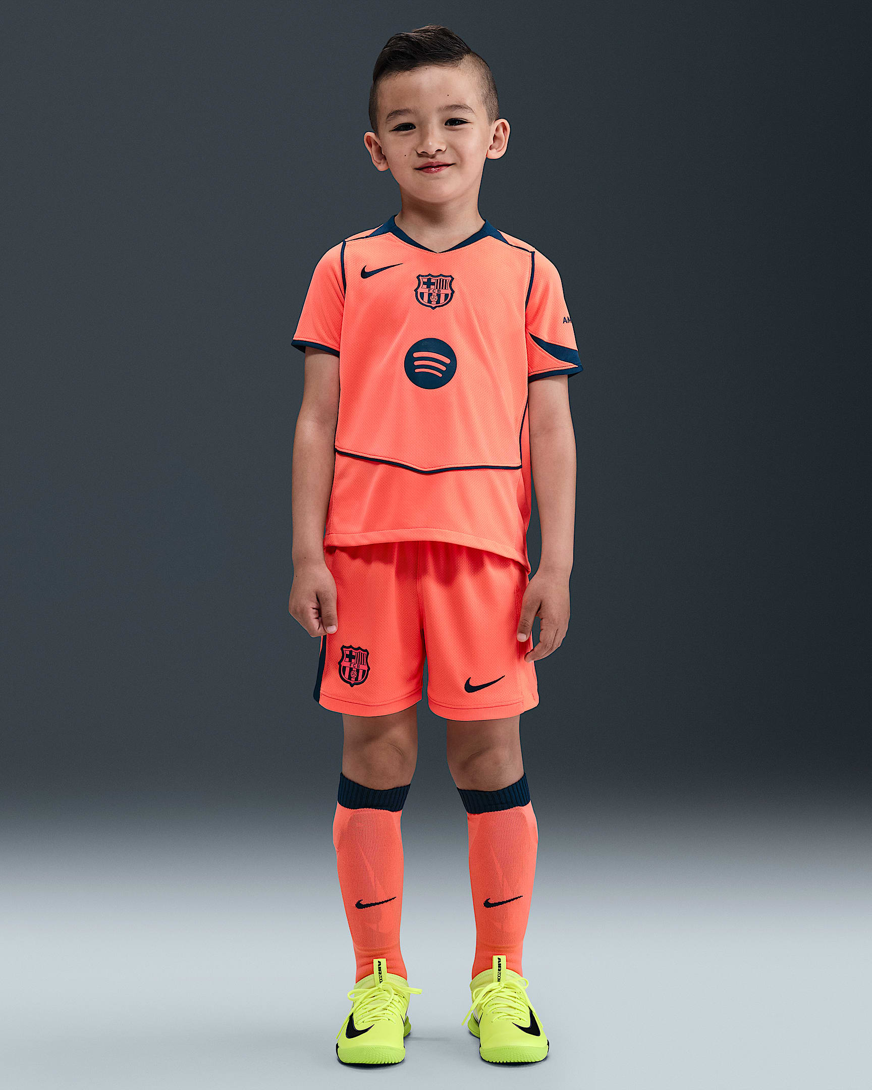 F.C. Barcelona 2025/26 Stadium Third Younger Kids' Nike Dri-FIT Total 90 Football 3-Piece Kit - Bright Mango/Midnight Navy/Midnight Navy