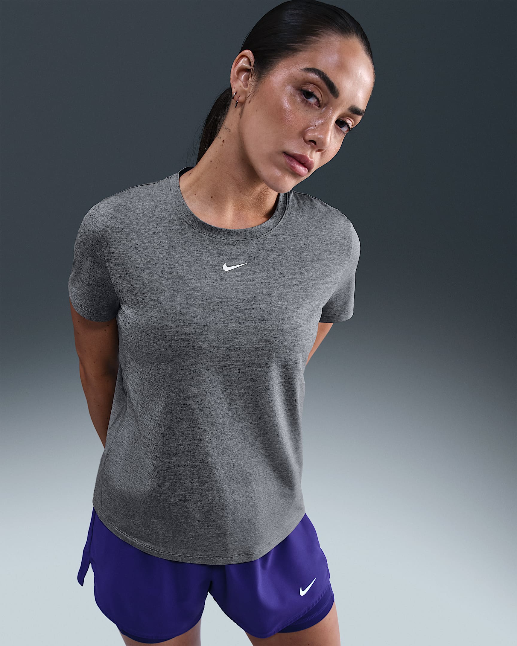 Nike One Classic Part superior de màniga curta Dri-FIT - Dona - Smoke Grey/Jaspiat/Blanc