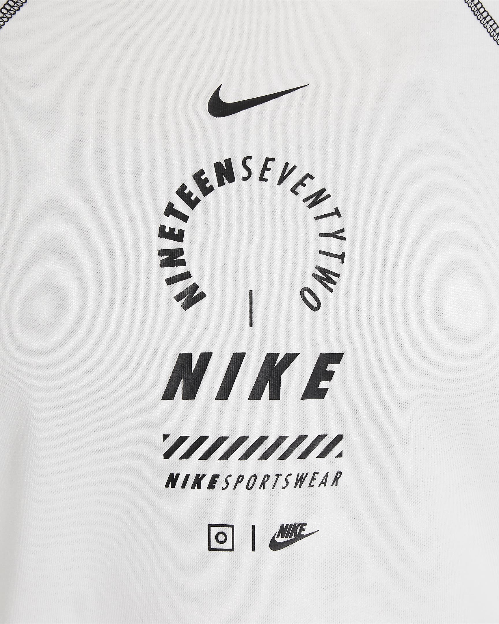 Nike Sportswear Older Kids' (Girls') Oversized T-Shirt - White