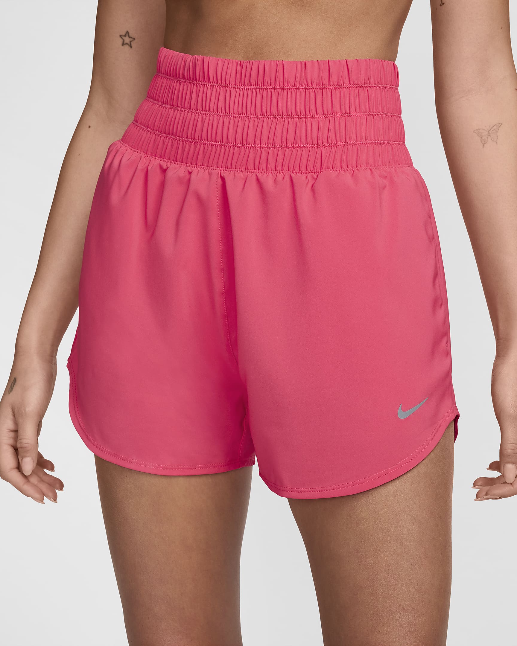 Shorts con forro de ropa interior Dri-FIT de tiro ultraalto de 8 cm para mujer Nike One - Rosa margarita