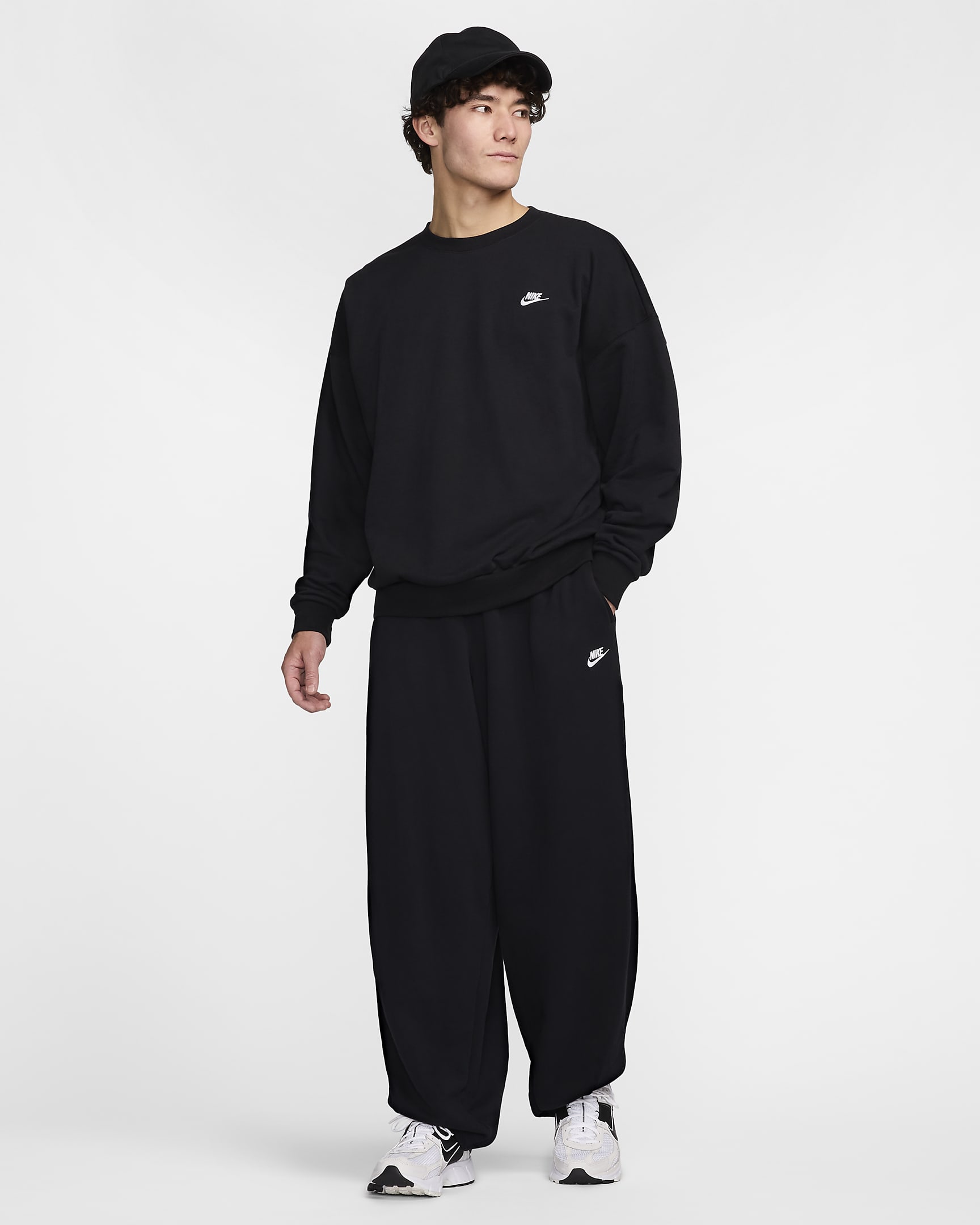 Nike Club Fleece 男款寬版毛圈布圓領上衣 - 黑色/黑色/白色