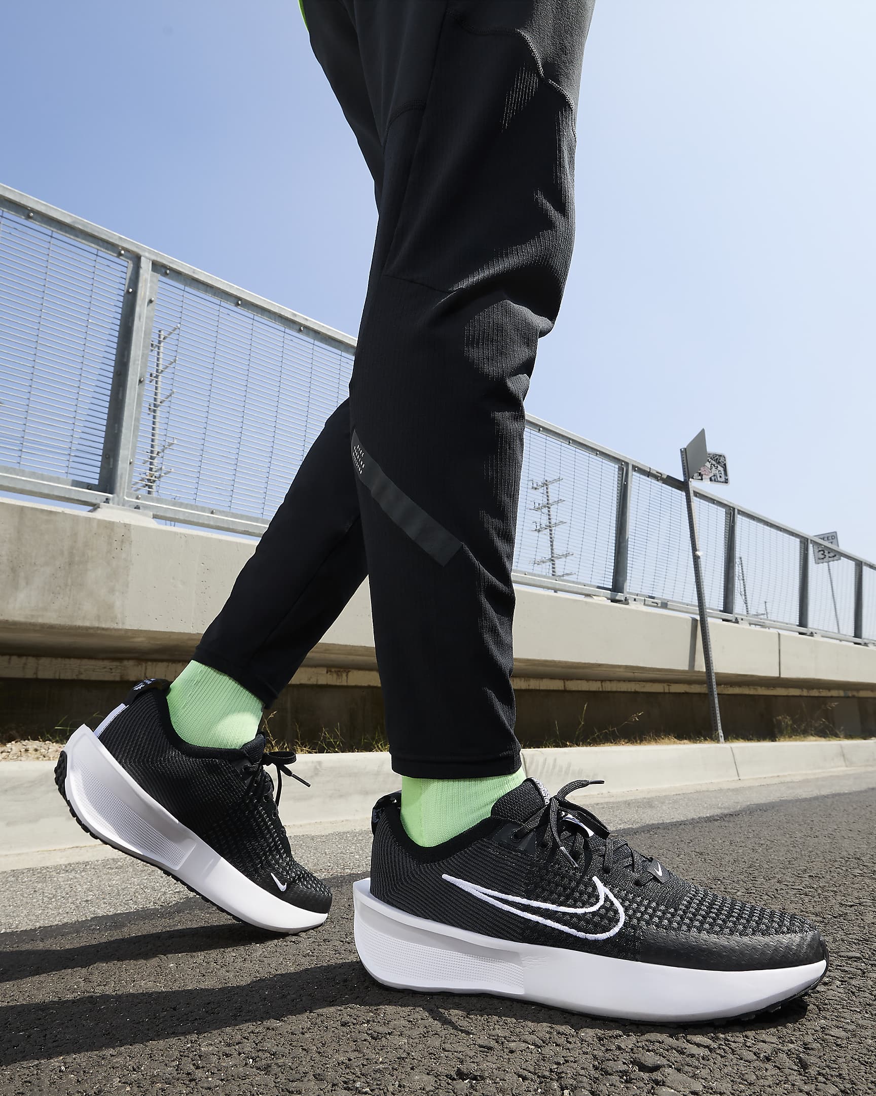 Tenis de correr en pavimento para hombre Nike Interact Run - Negro/Antracita/Blanco