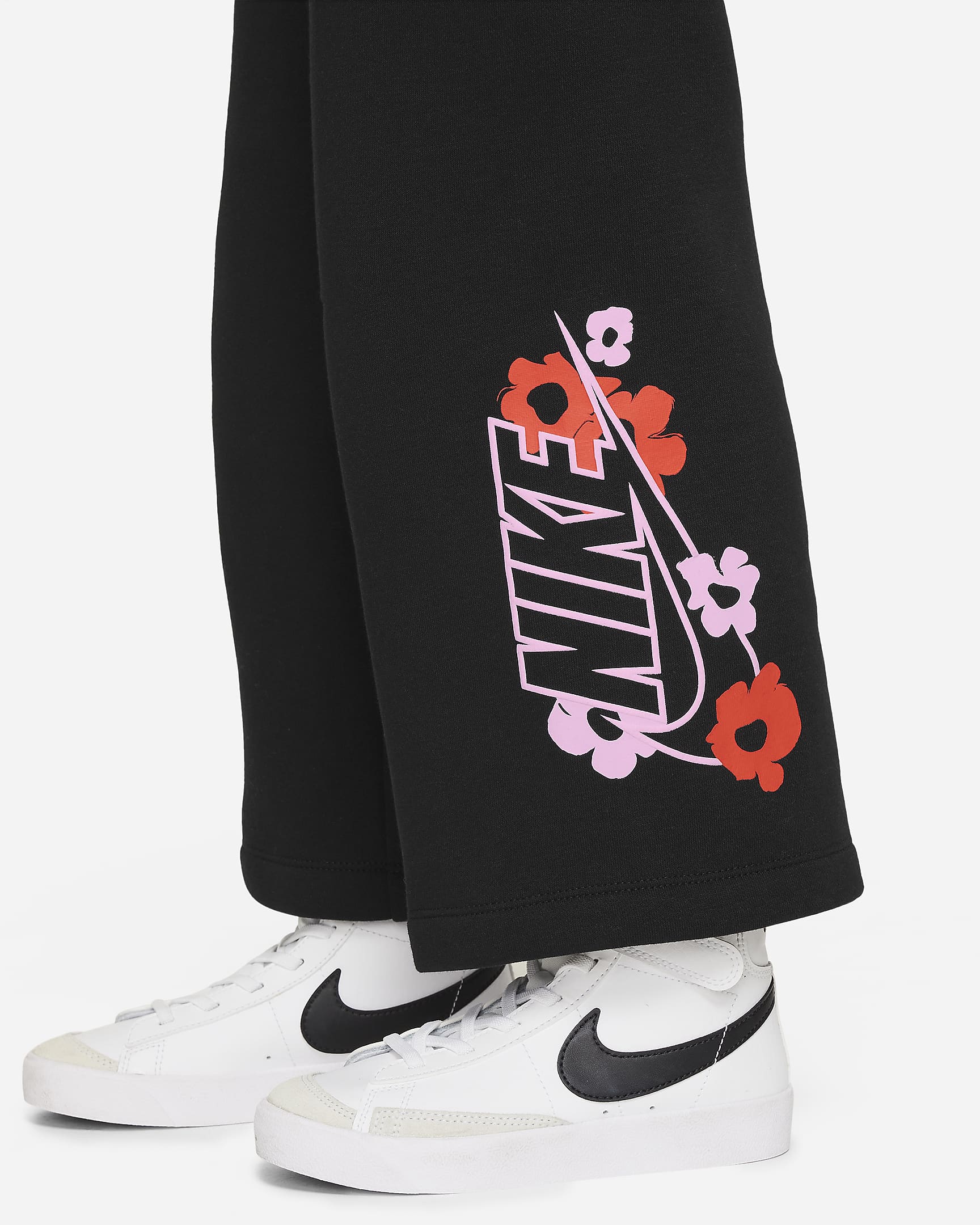 Nike Fleece-Hose mit weitem Bein und Blumendesign für jüngere Kinder - Schwarz