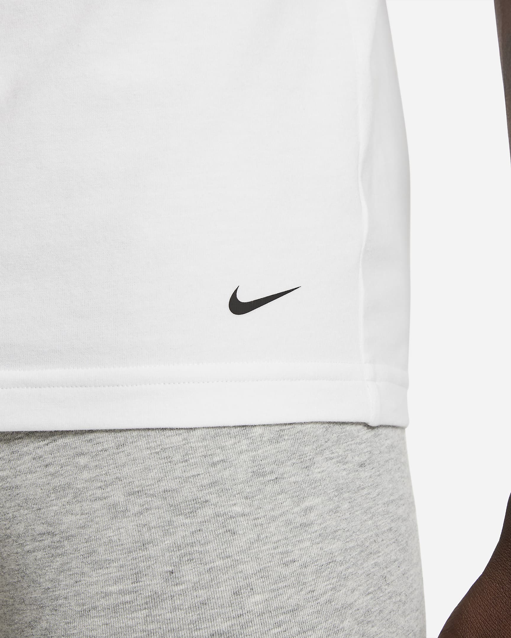 Camiseta interior de cuello en V de ajuste entallado para hombre Nike ...