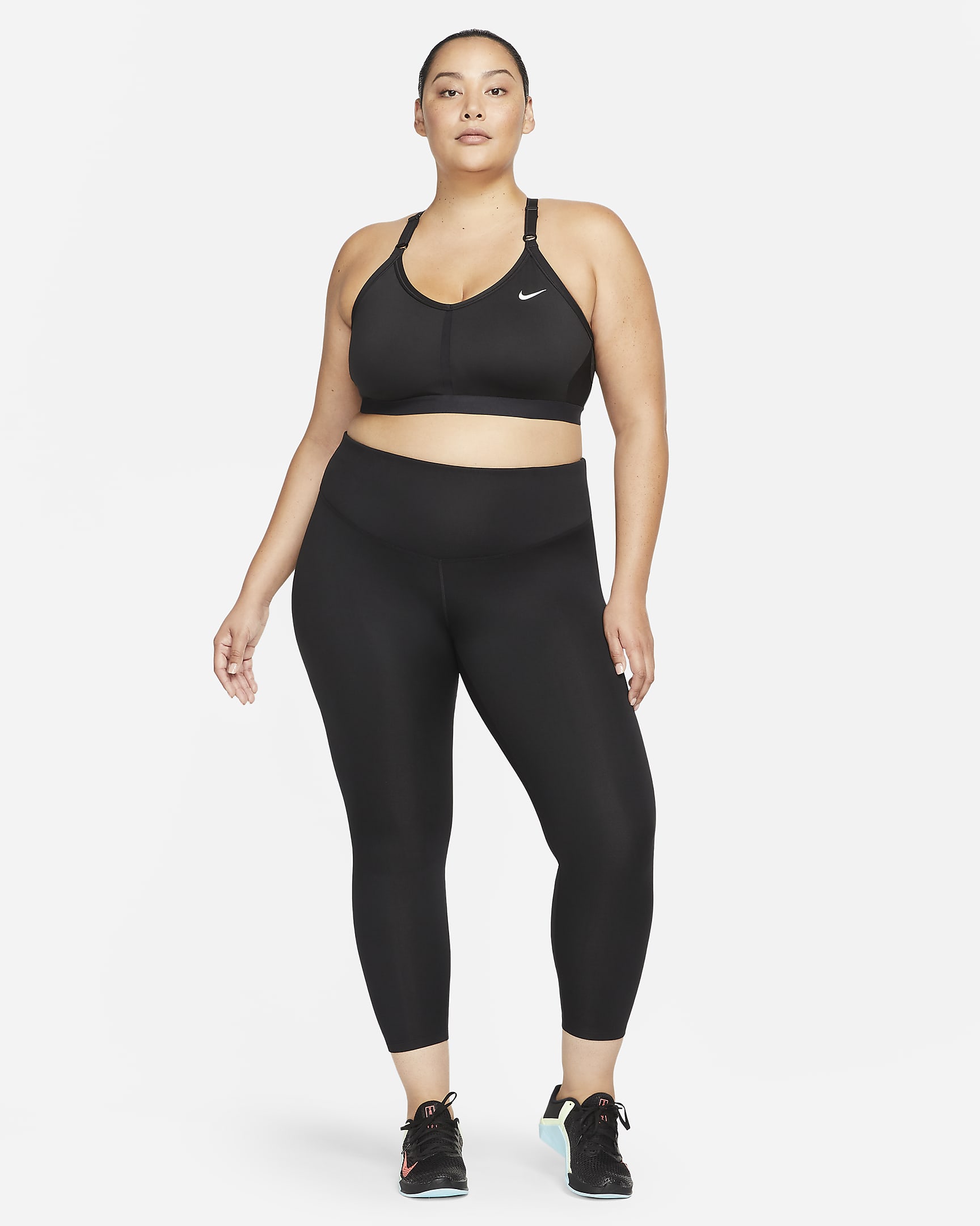 Bra deportivo con cuello en V acolchado de baja sujeción para mujer Nike Indy (talla grande) - Negro/Negro/Negro/Blanco