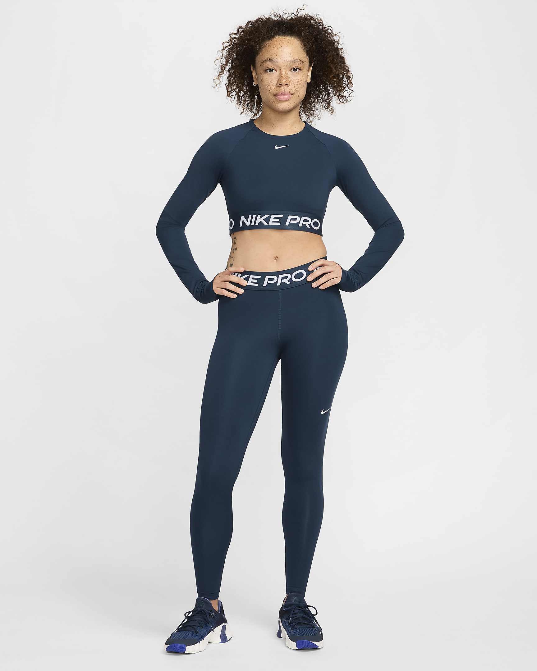 Leggings Nike Pro med mellanhög midja och meshpaneler för kvinnor - Armory Navy/Svart/Vit