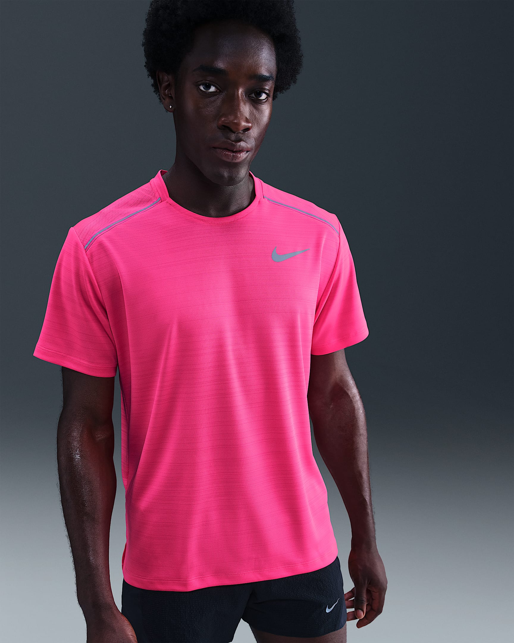 Haut de running à manches courtes Nike Miler pour Homme - Hyper Pink