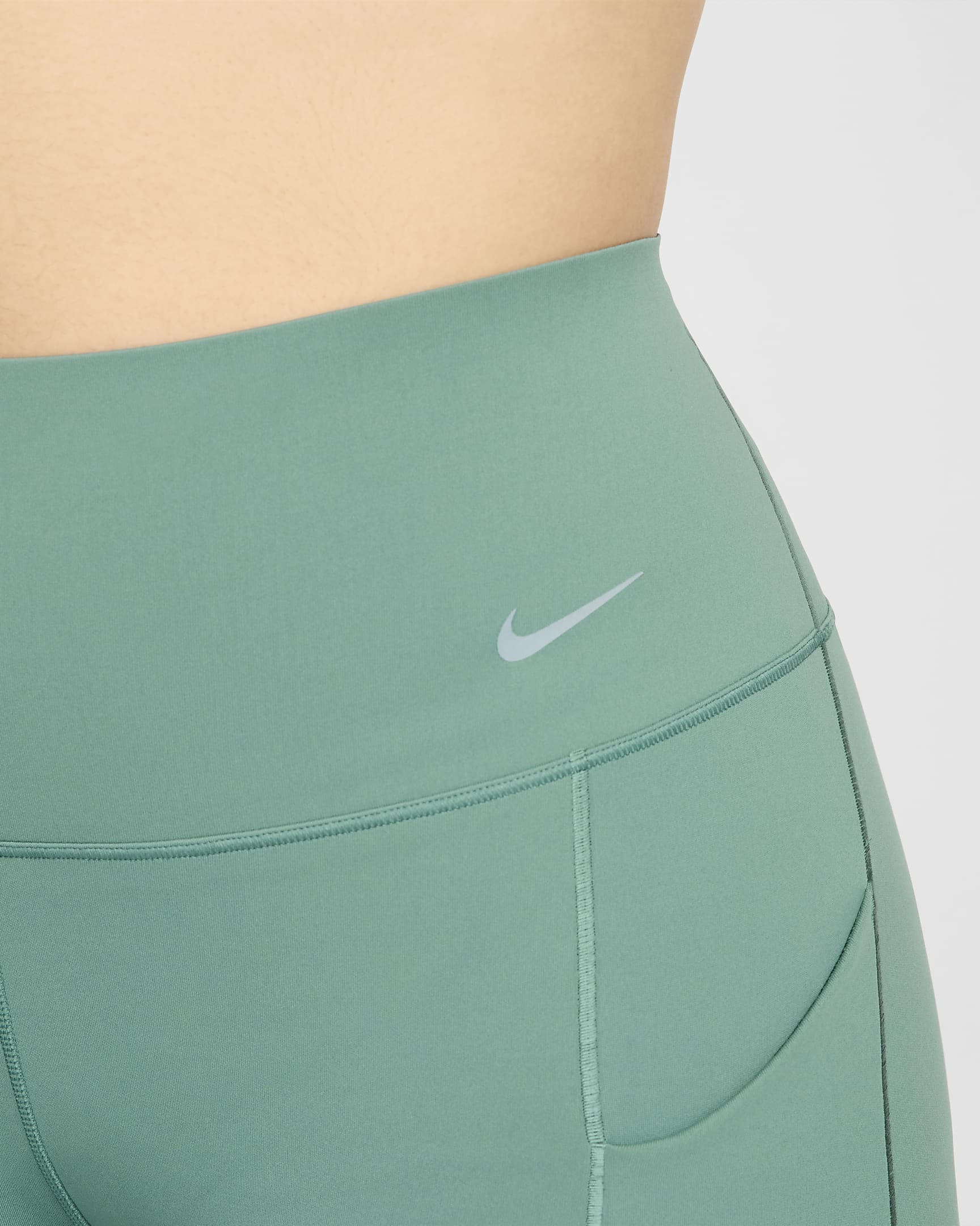 Leggings de 7/8 de tiro alto y sujeción media con bolsillos para mujer Nike Universa - De costa a costa