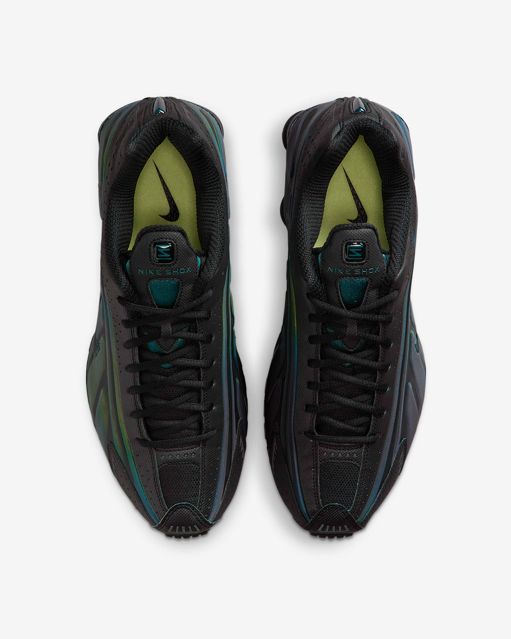 Nike Air Zoom Pegasus 40 heel and rear view with padded collar