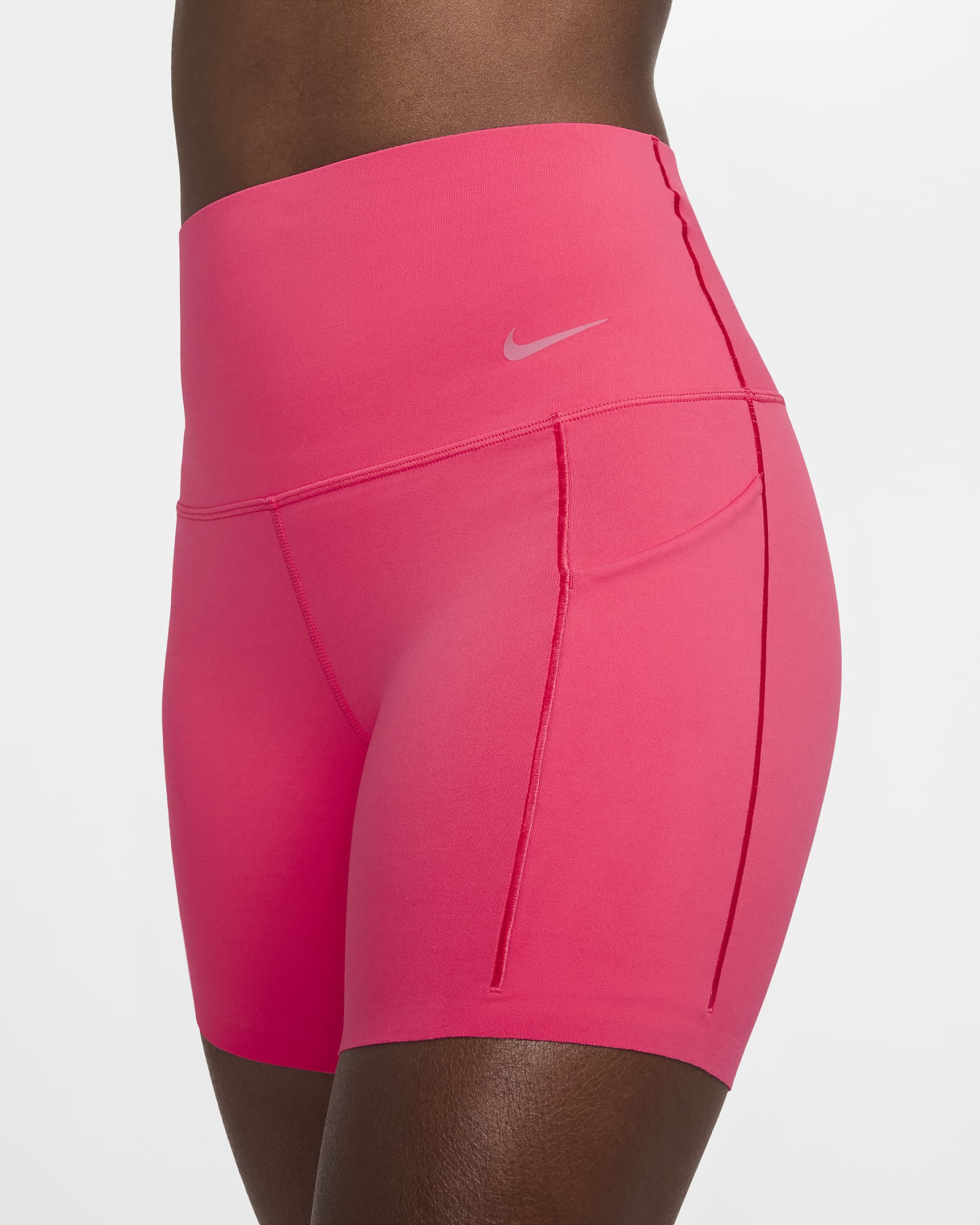 Shorts de ciclismo con bolsillos de 13 cm de tiro alto y media sujeción para mujer Nike Universa - Rosa margarita/Negro