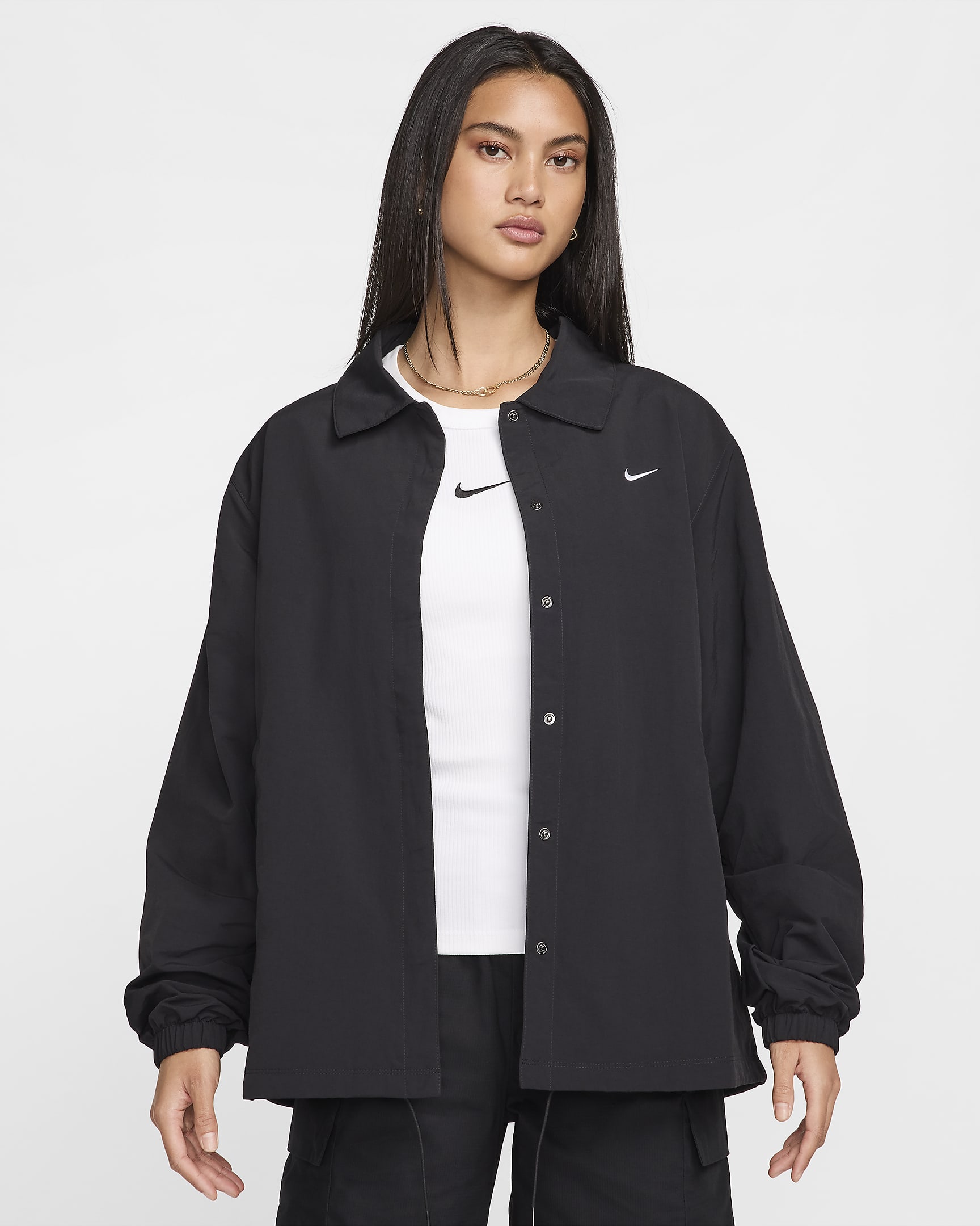 Nike Sportswear Essential ekstra stor, vevd trenerjakke med UV-beskyttelse til dame - Svart/Hvit