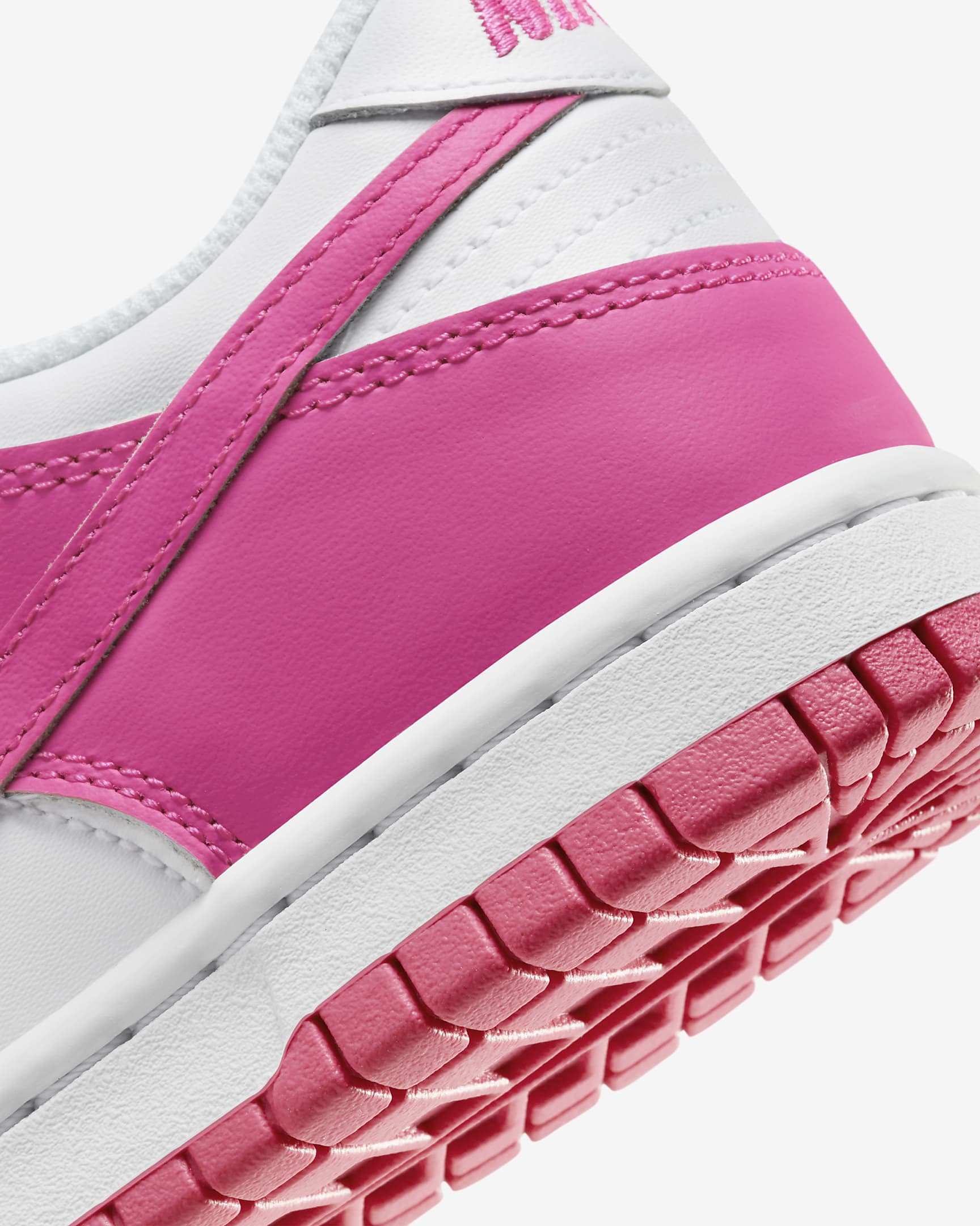 Bota Nike Dunk Low pro větší děti - Bílá/Růžová/Laser Fuchsia
