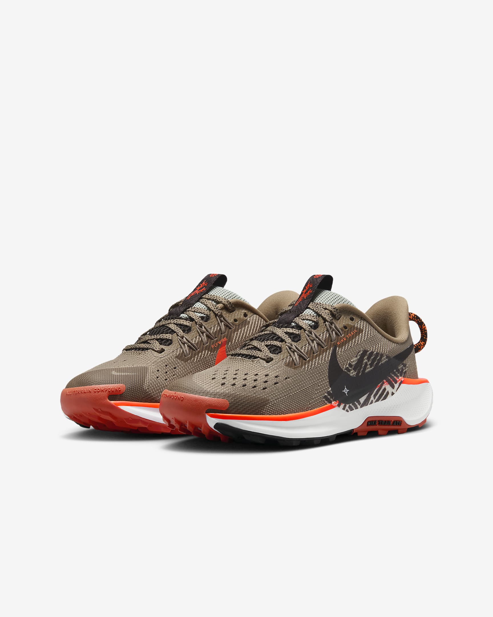 Nike Pegasus Trail 5 terepfutócipő nagyobb gyerekeknek - Khaki/Hyper Crimson/Vintage Coral/Velvet Brown