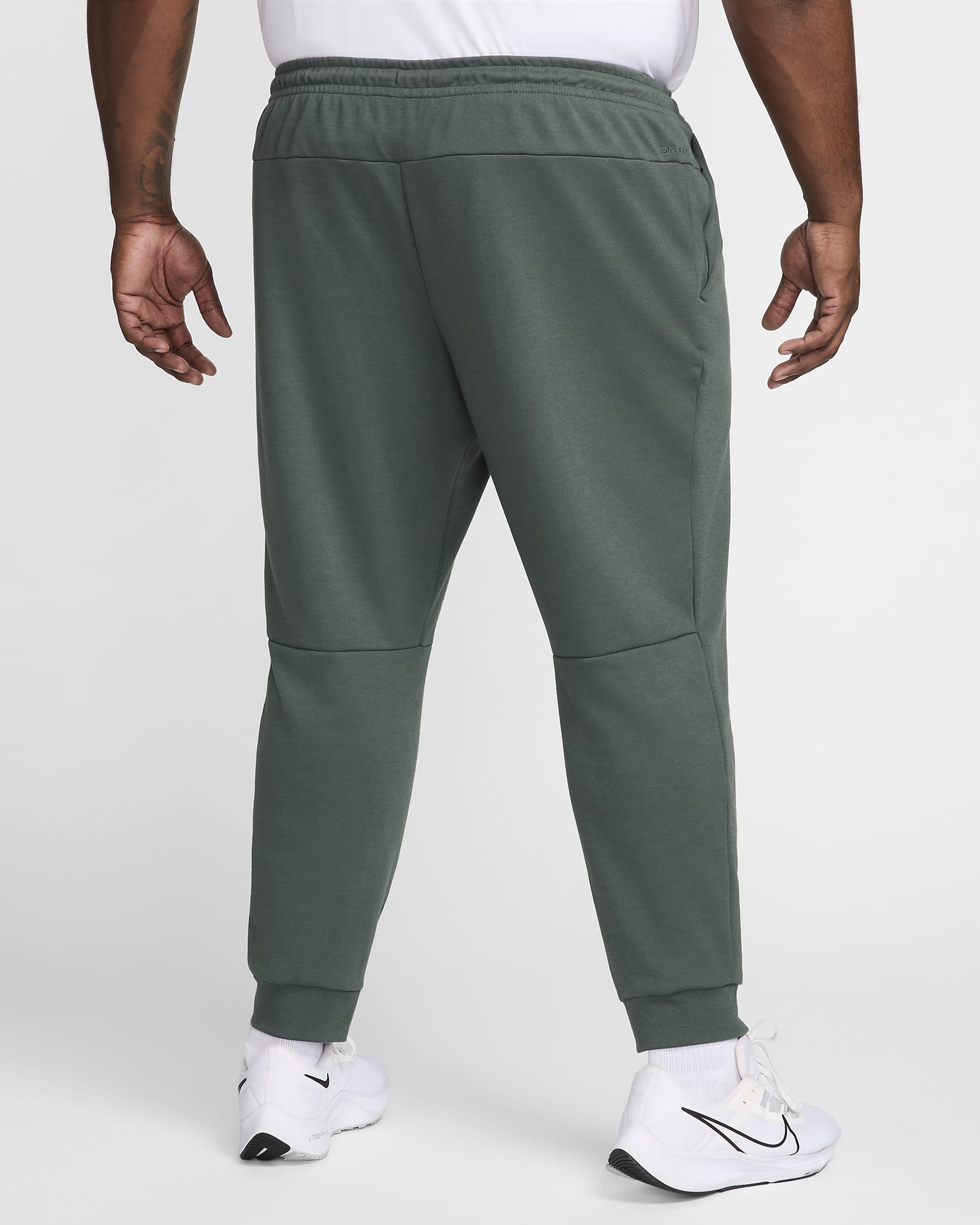 Joggers versátiles con protección UV Dri-FIT para hombre Nike Primary - Verde vintage/Verde vintage