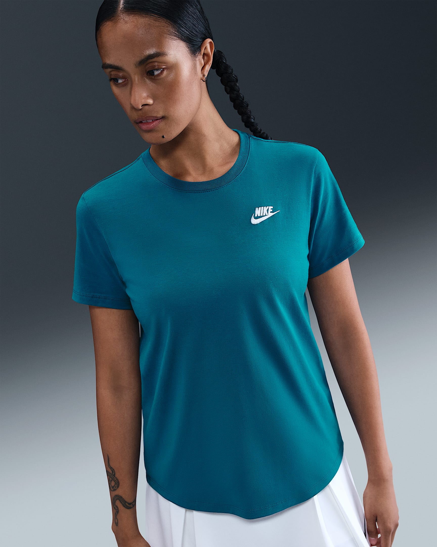 Nike Sportswear Club Essentials Women's T-Shirt - Green Abyss/White