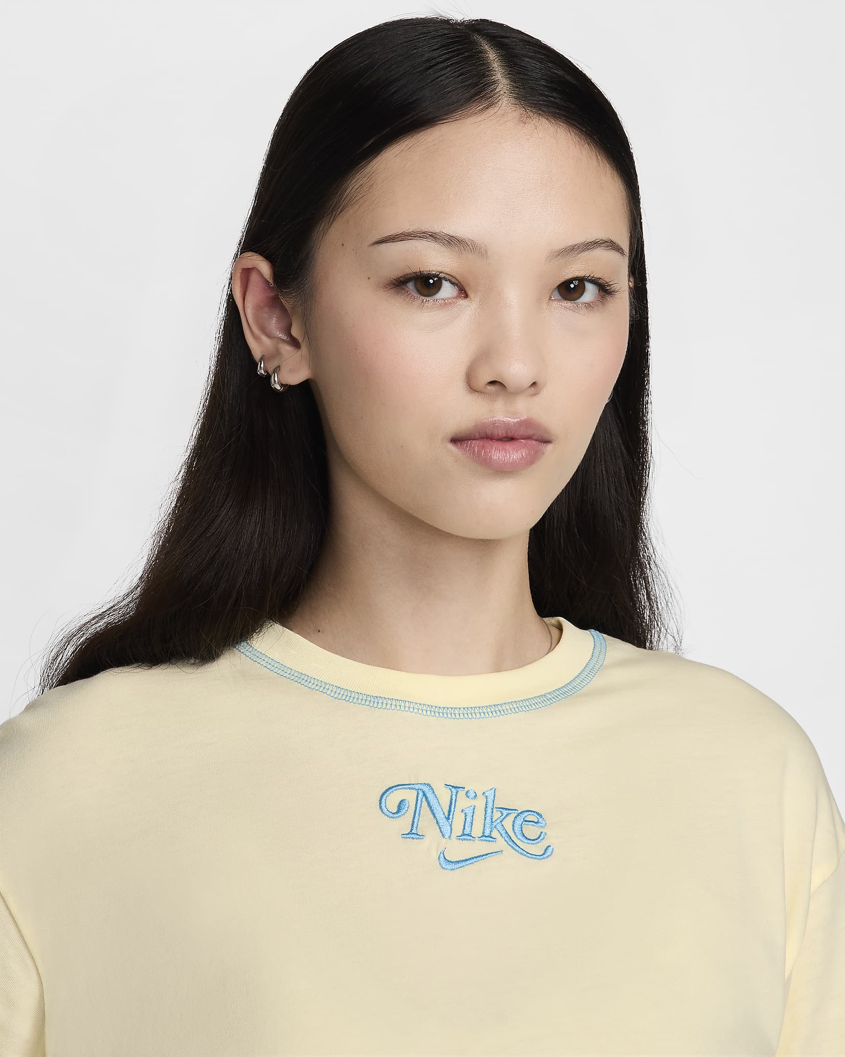 Nike Sportswear Women's Cropped T-Shirt - Alabaster