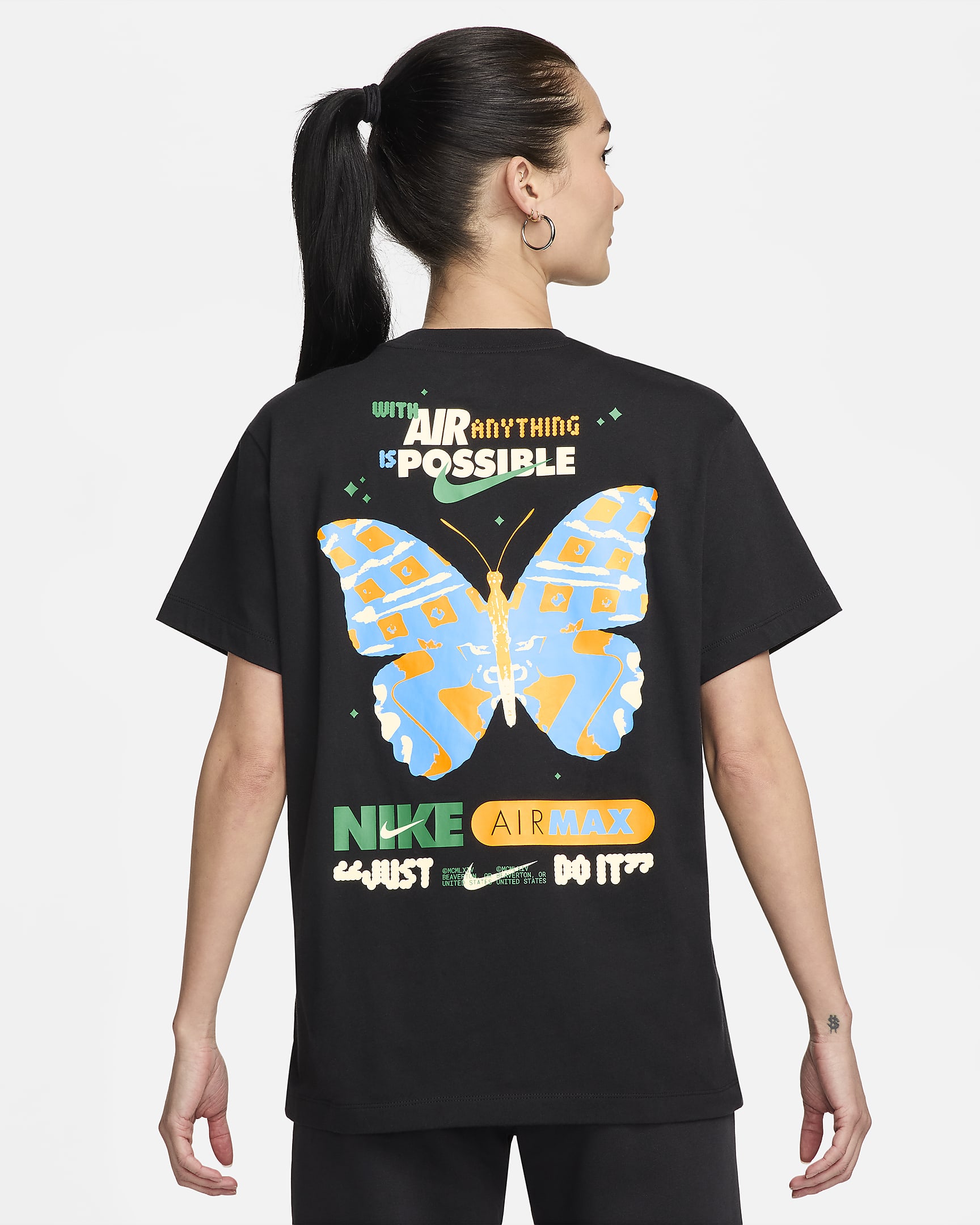 Nike Sportswear Women's Graphic T-Shirt. Nike ID