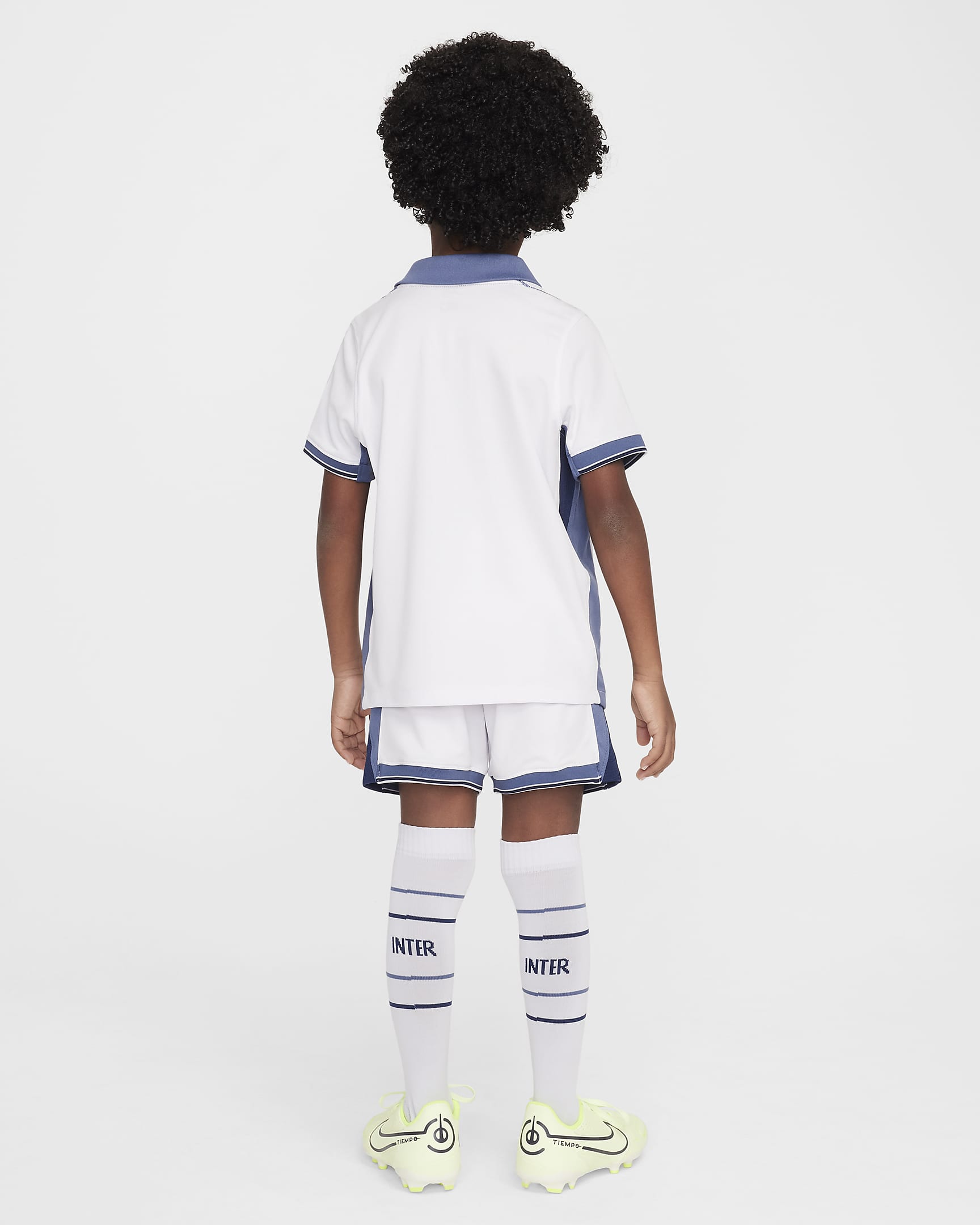 Inter Mailand 2024/25 Stadium Away dreiteiliges Nike Replika-Fußballtrikot-Set (jüngere Kinder) - Summit White/Iris Whisper/Summit White/Midnight Navy