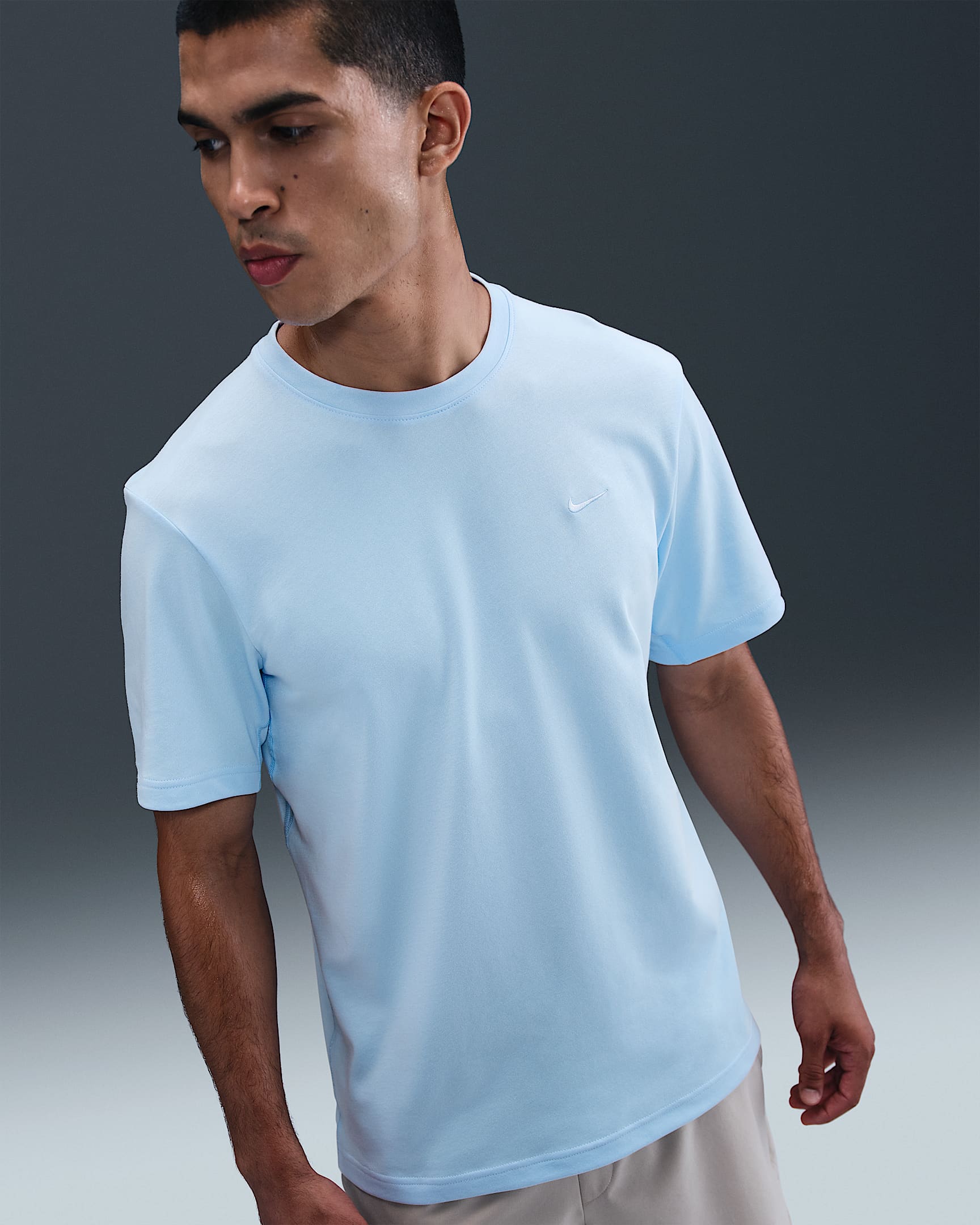 Playera versátil de manga corta para hombre Nike Primary - Azul celestino/Azul celestino