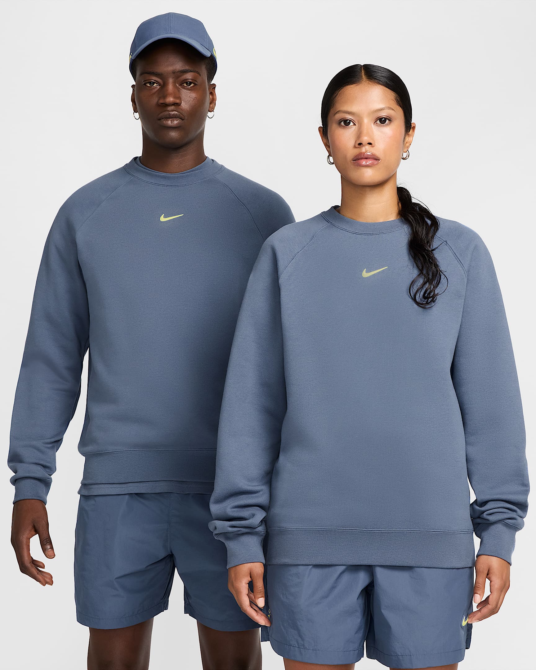 NOCTA CS Fleece-Pullover mit Rundhalsausschnitt (Herren) - Diffused Blue/Citron Tint