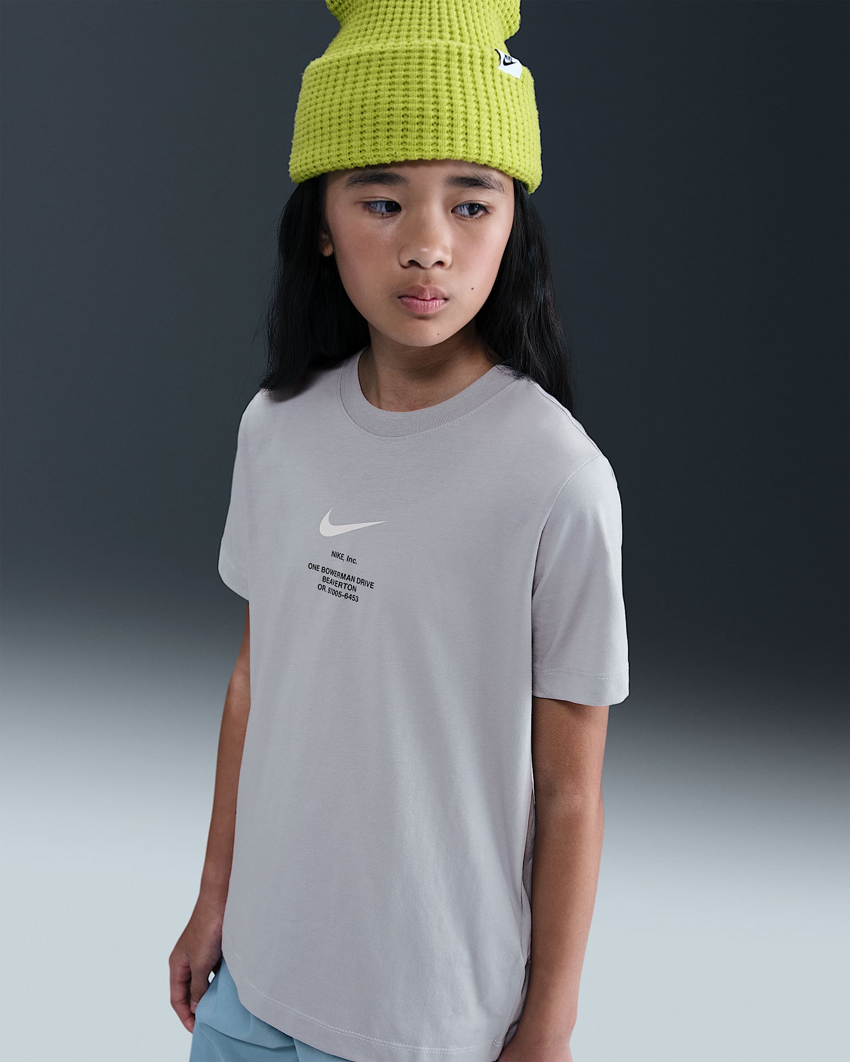Nike Sportswear Genç Çocuk (Erkek) Tişörtü - Light Smoke Grey/Beyaz