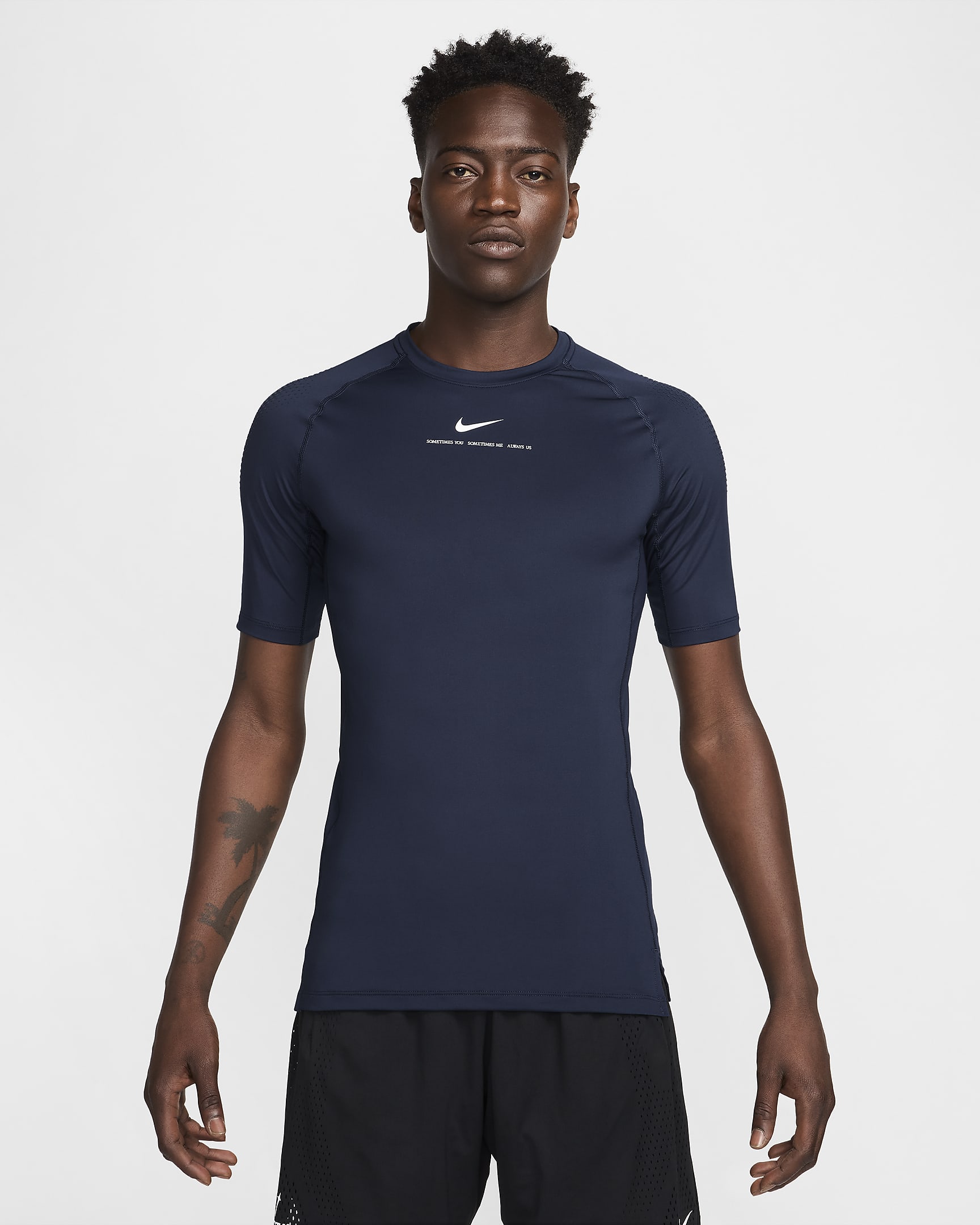 Haut de basketball première couche à manches courtes NOCTA pour Homme - College Navy/Blanc