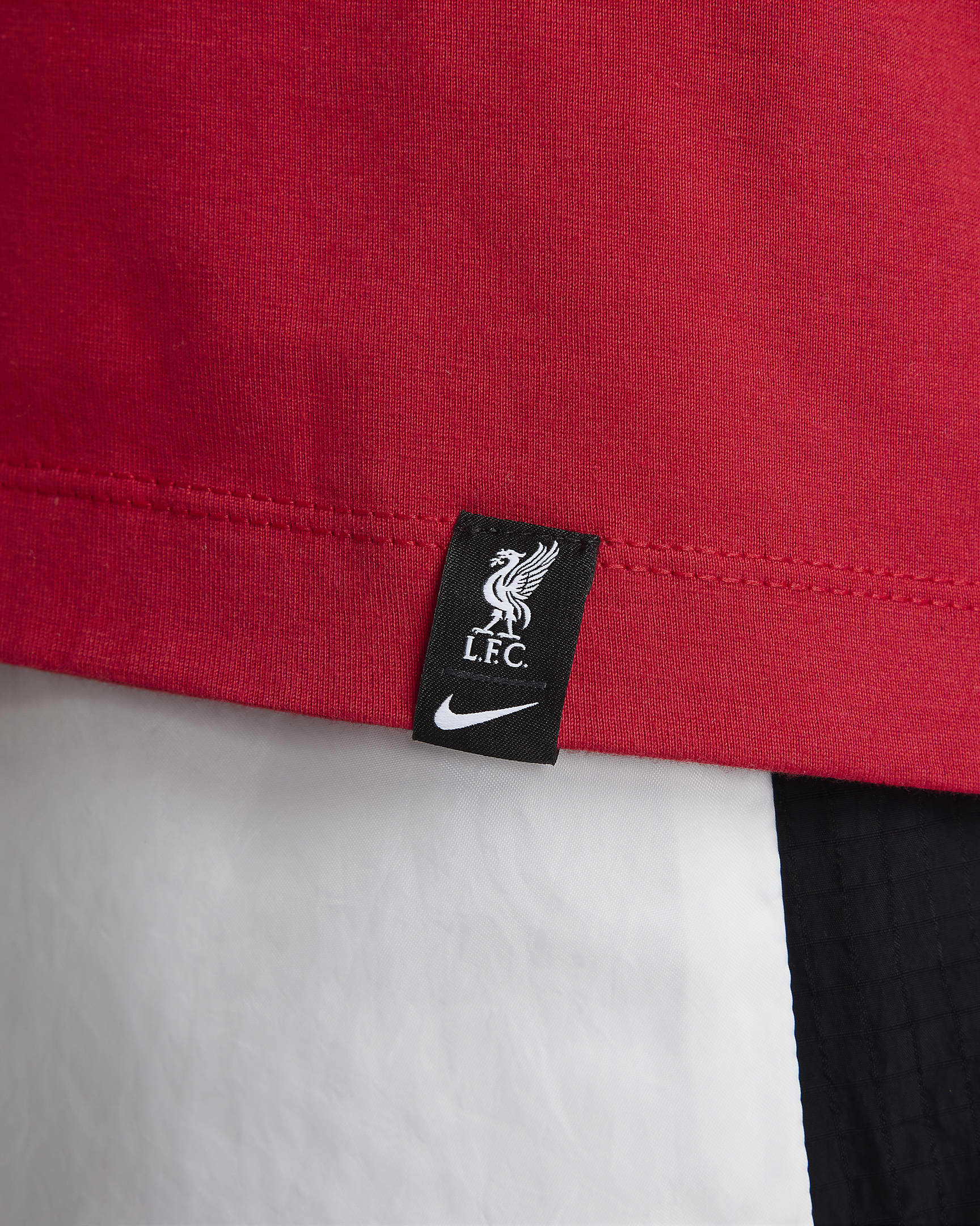 Liverpool FC Swoosh Men's Nike T-Shirt. Nike.com