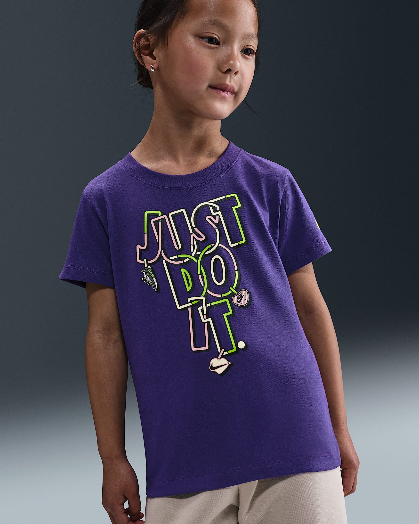 Playera Charm "Just Do It" Nike para niños talla pequeña - Morado cancha