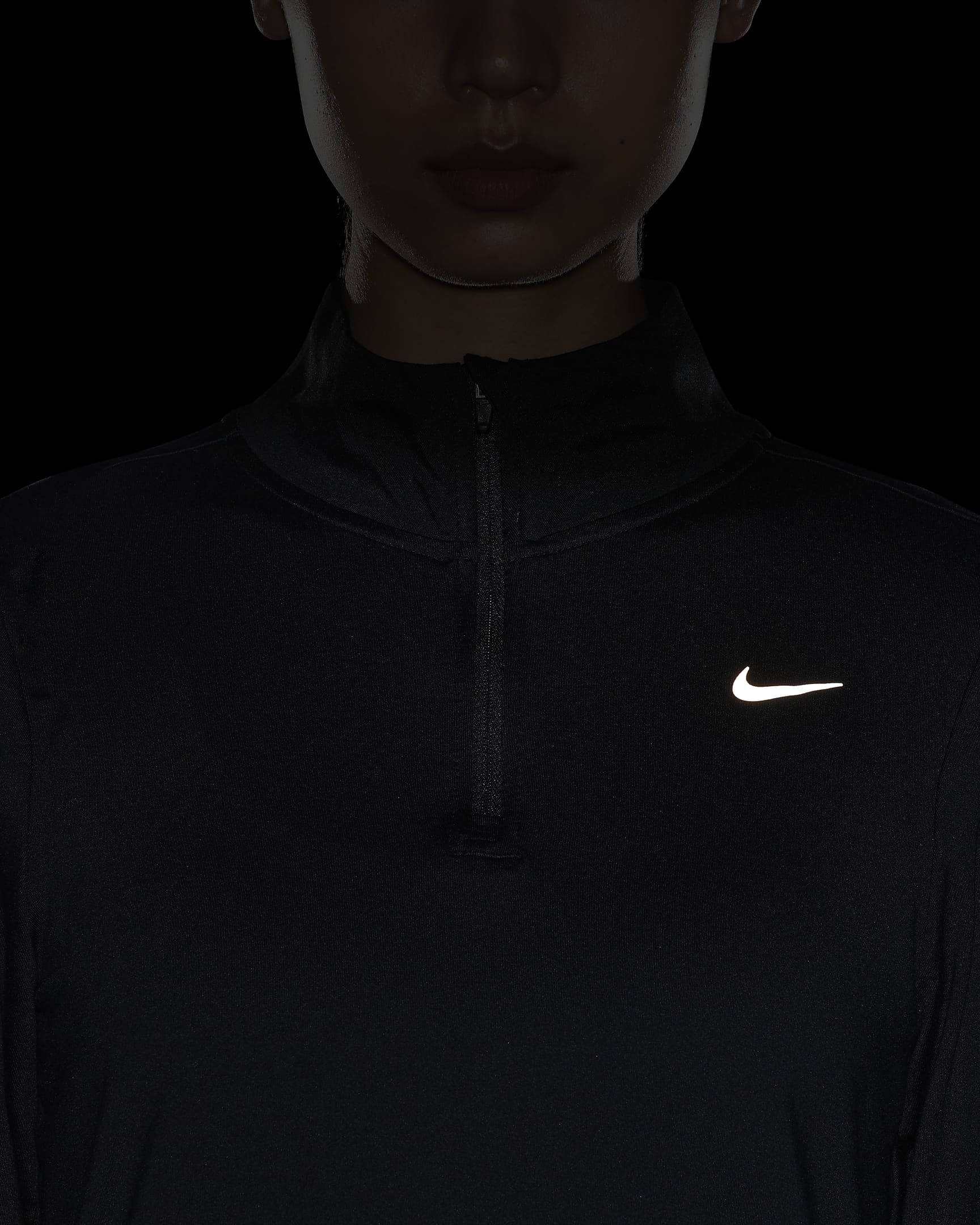 Nike Dri-FIT Swift Element UV 女款 1/4 拉鍊跑步上衣 - 黑色