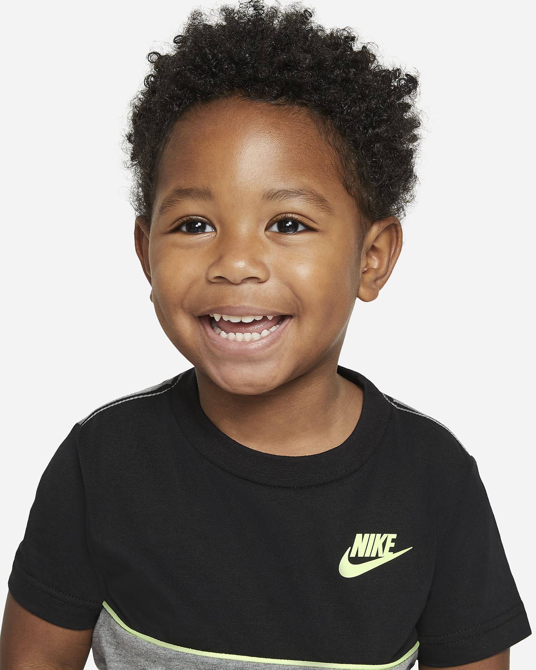 Conjunto de playera y shorts de French Terry para bebé Nike. Nike.com