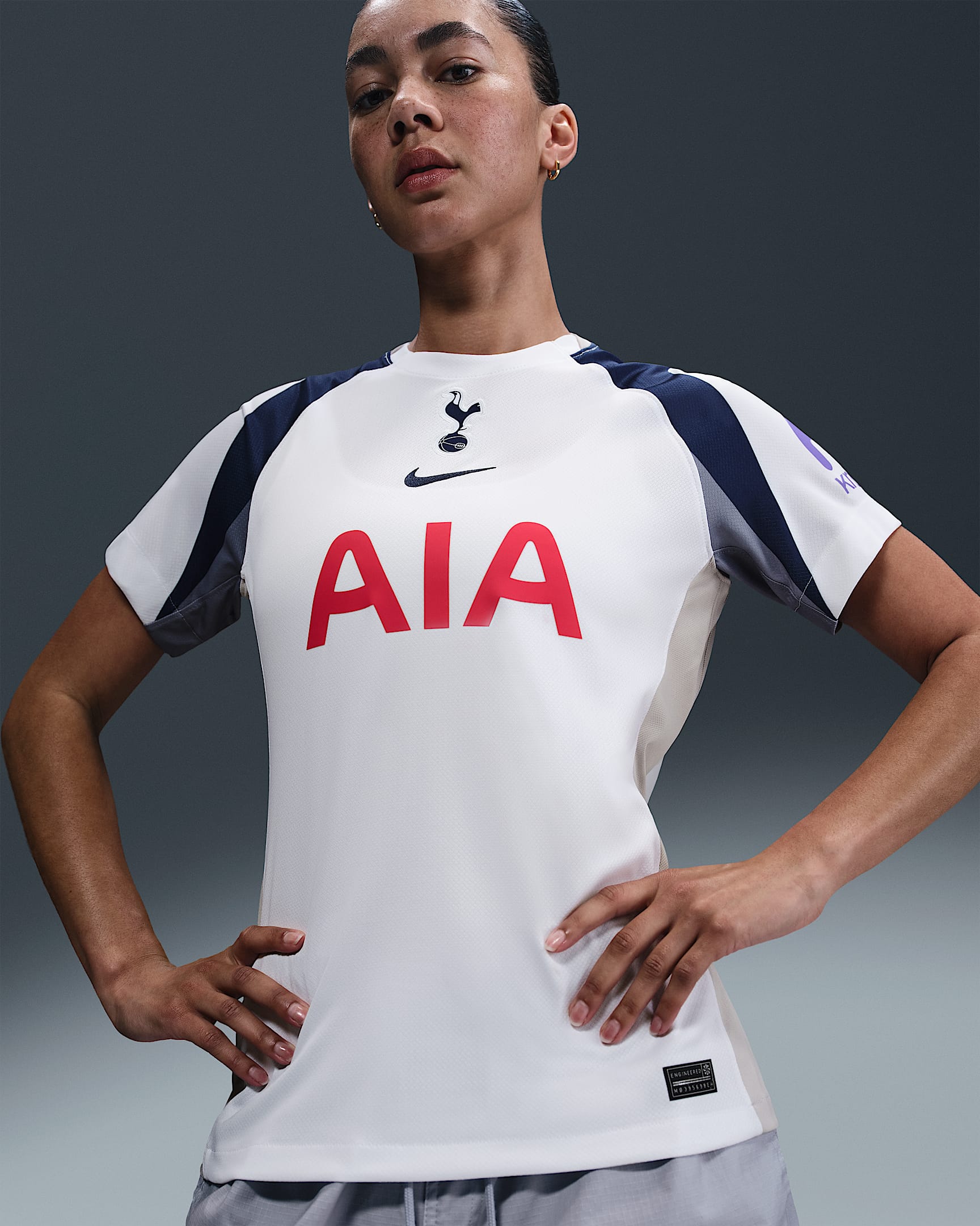 Camisola de futebol Replica Nike Dri-FIT do equipamento principal Stadium Tottenham Hotspur 2025/26 para mulher - Branco/Light Iron Ore/Azul Binary