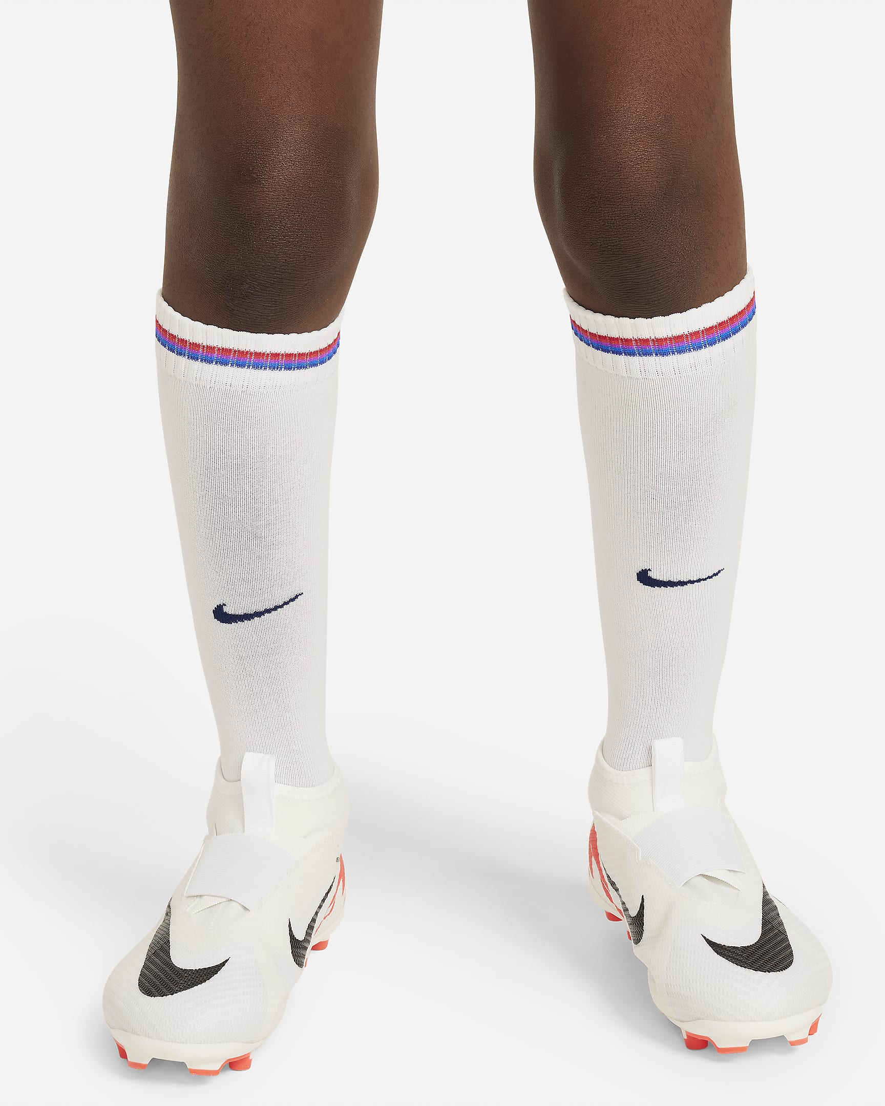 Conjunto de três peças de futebol de réplica Nike do equipamento principal Stadium Inglaterra 2024/25 para criança - Branco/Azul Void