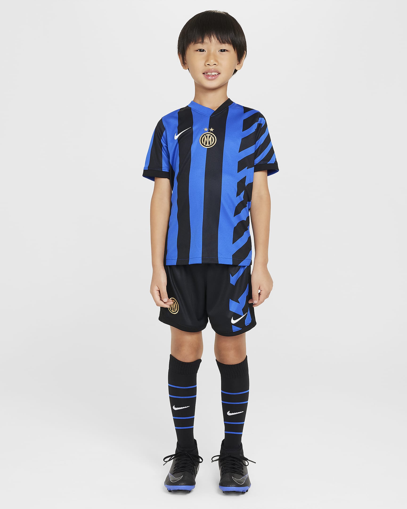 Inter Milan 2024/25 Stadium (hjemmedrakt) Nike Football Replica draktsett i tre deler til små barn - Lyon Blue/Svart/Lyon Blue/Hvit