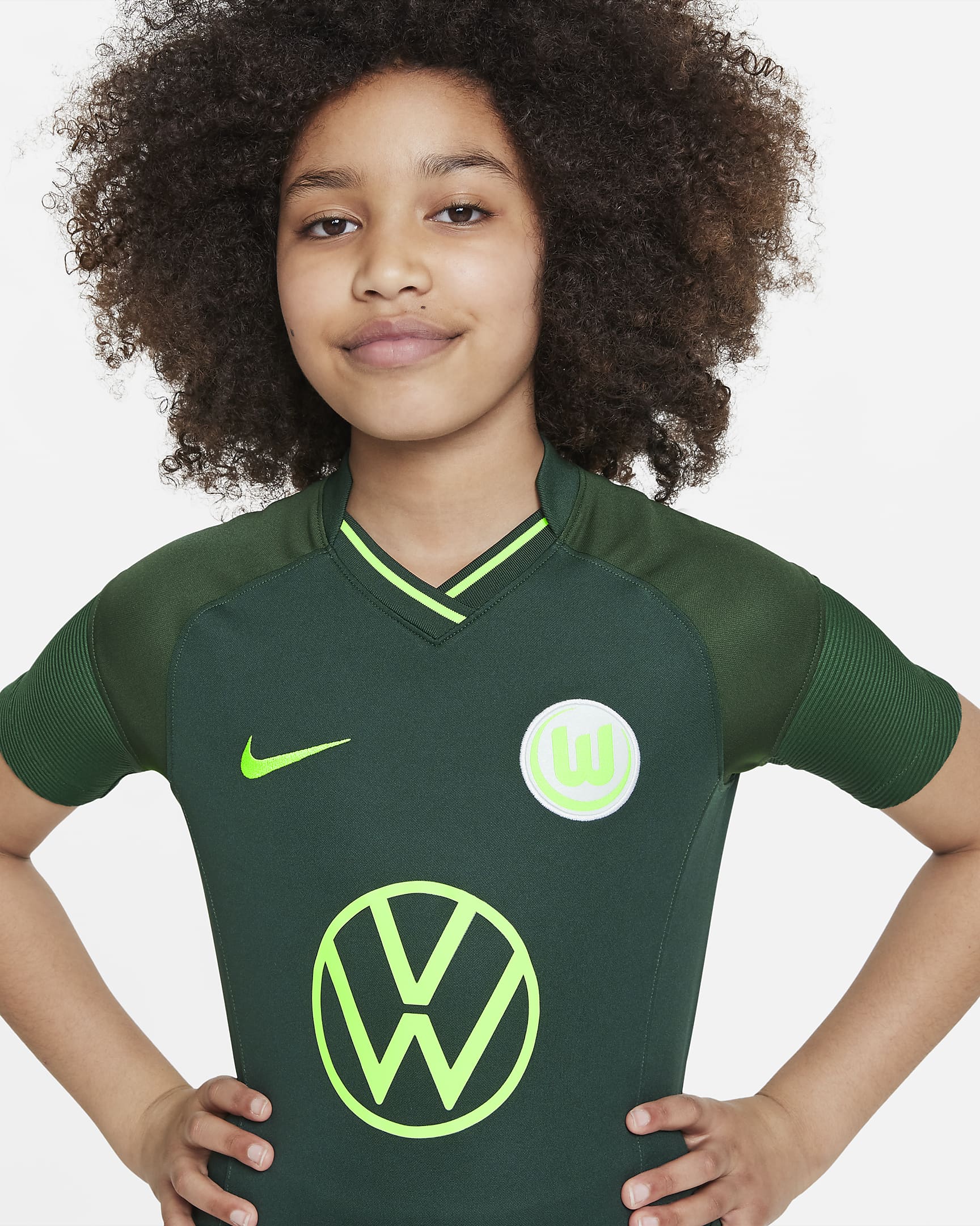 VfL Wolfsburg 2021/22 Stadium Away Older Kids' Football Shirt. Nike GB