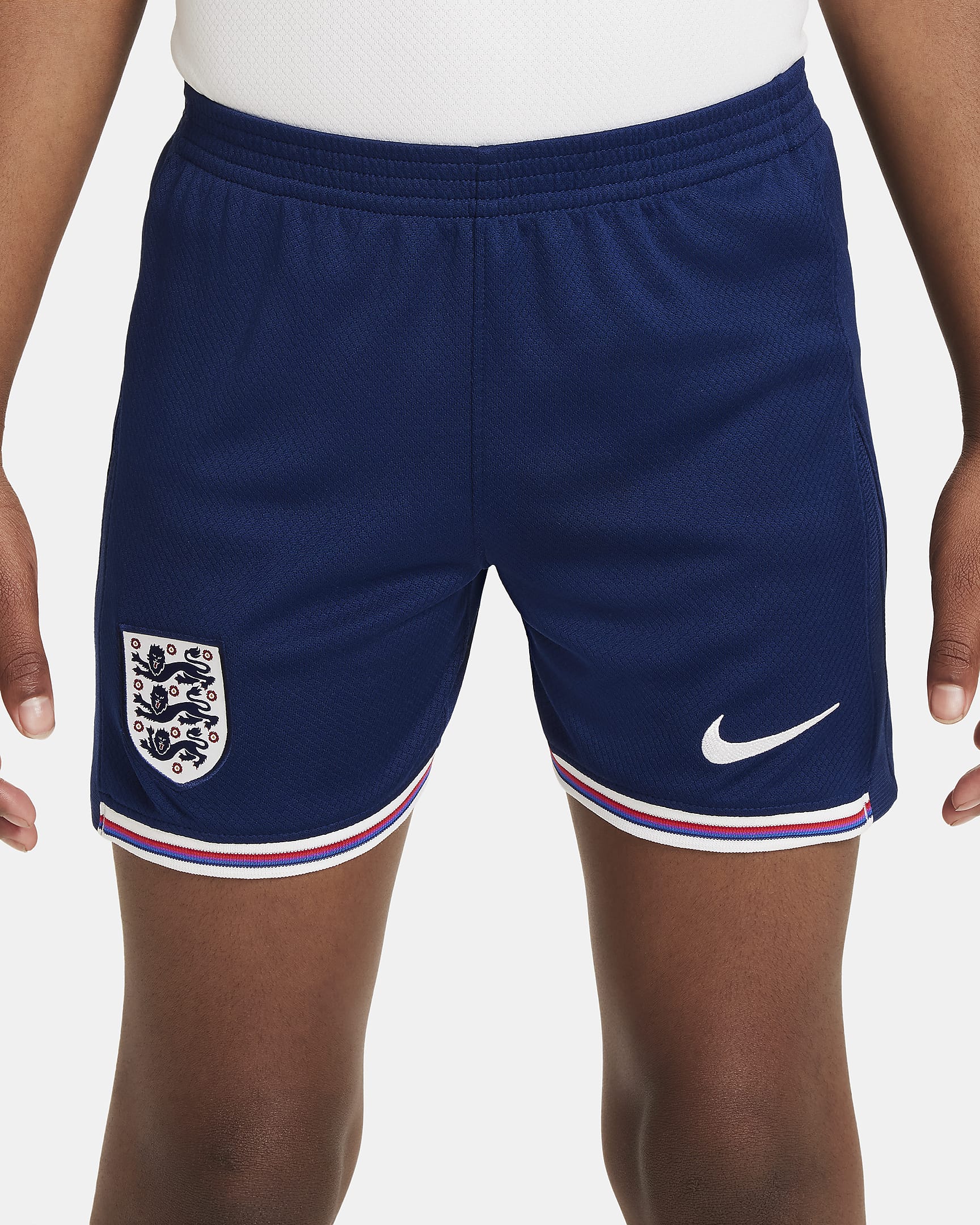 Conjunto de três peças de futebol de réplica Nike do equipamento principal Stadium Inglaterra 2024/25 para criança - Branco/Azul Void