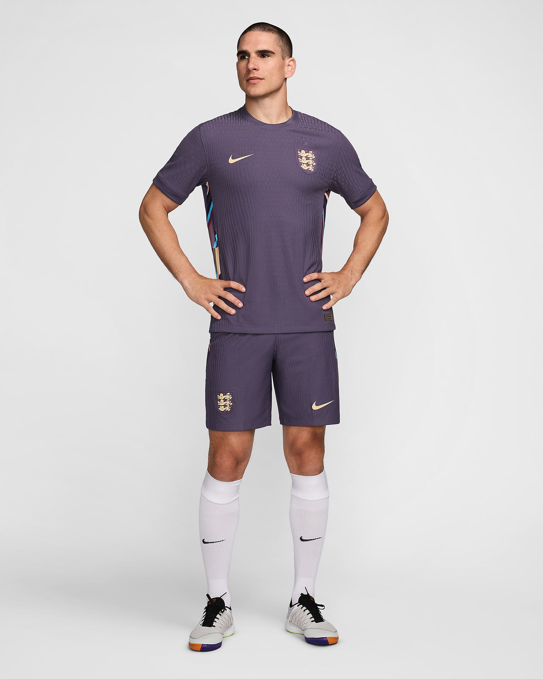 Anglia (férficsapat) 2024/25 Match idegenbeli Nike Dri-FIT ADV eredeti férfi futballmez - Dark Raisin/Sesame