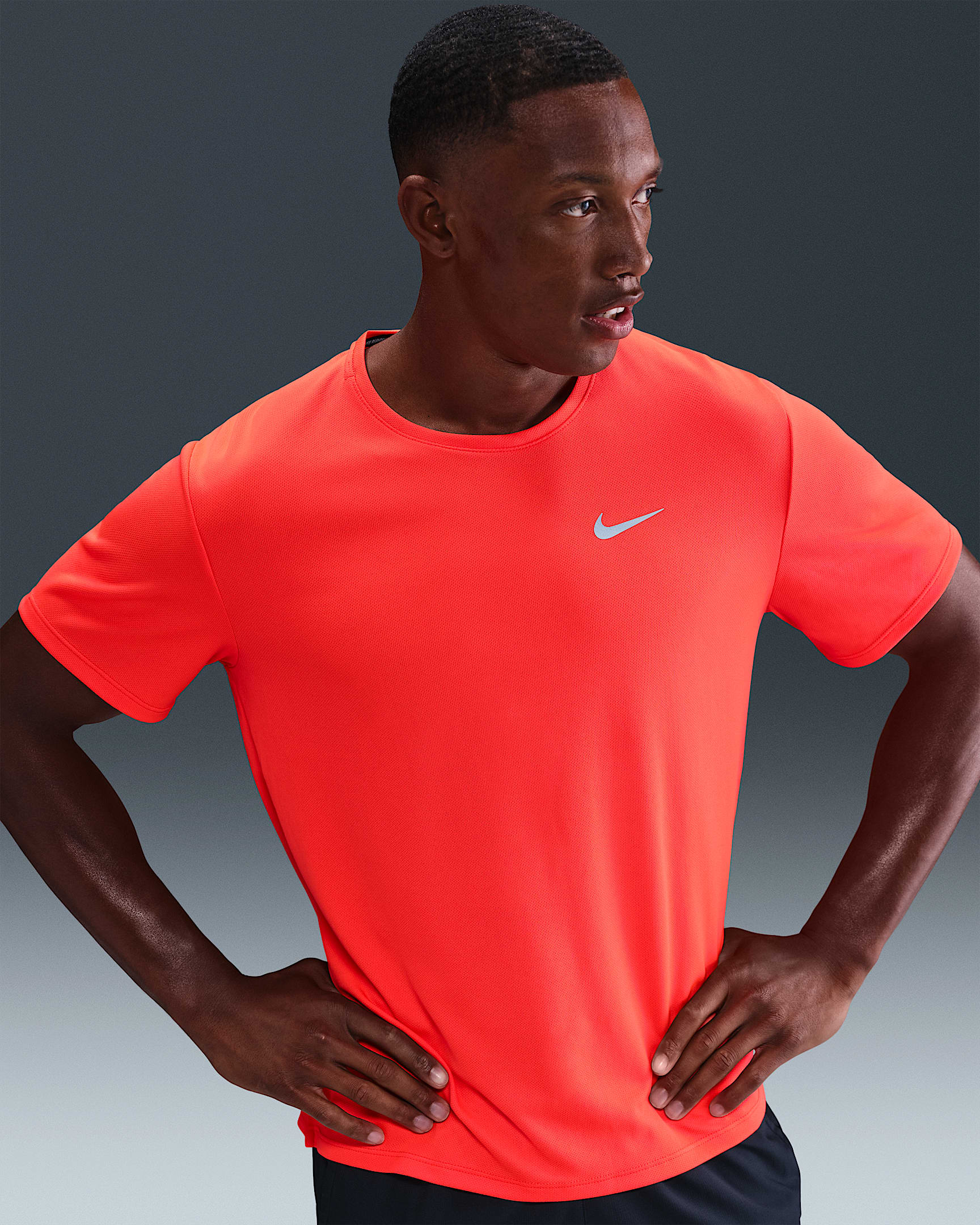 Ανδρική κοντομάνικη μπλούζα για τρέξιμο Dri-FIT UV Nike Miler - Bright Crimson