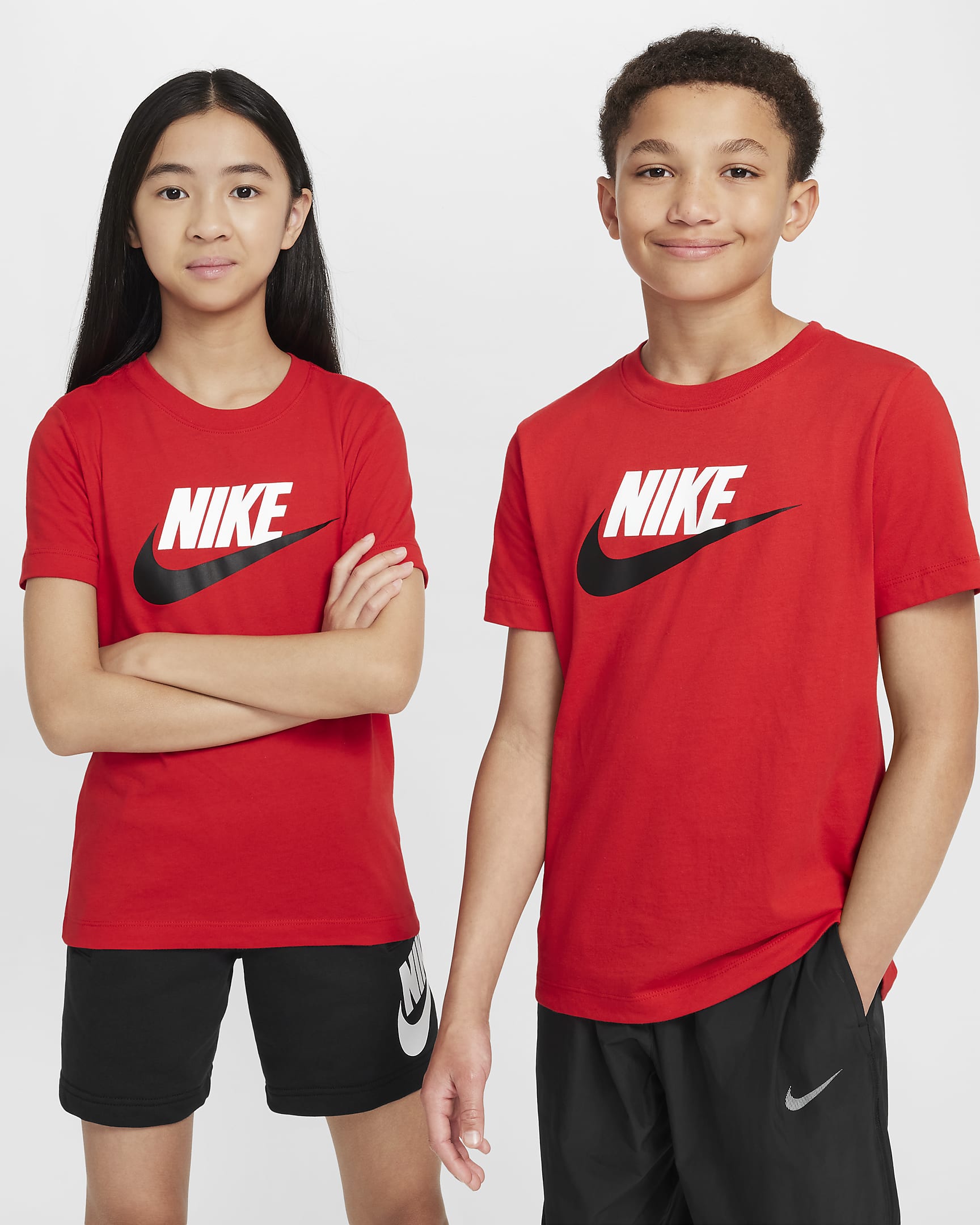 Nike Sportswear Older Kids' T-Shirt - University Red