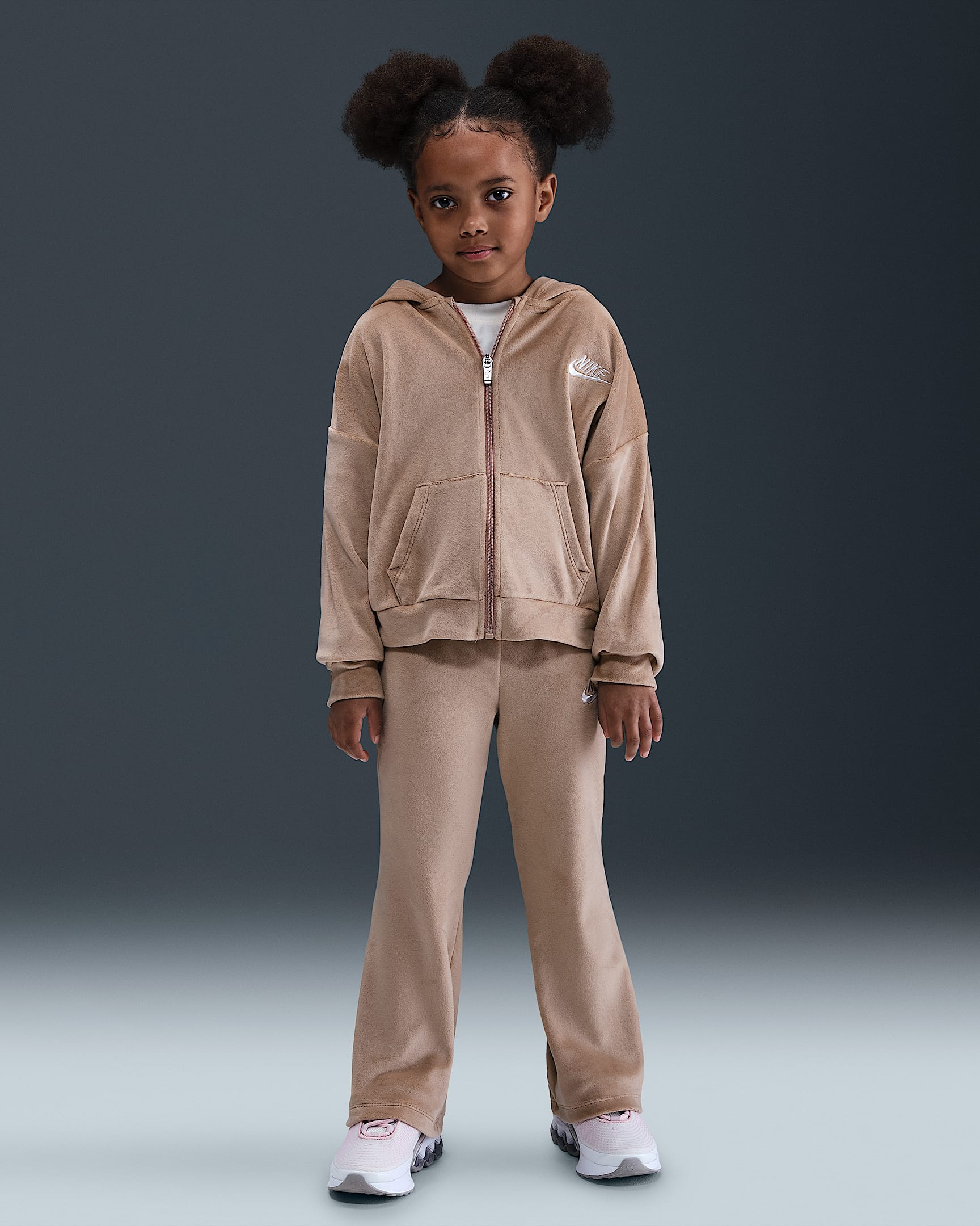 Conjunto de 2 piezas de leggings de tejido velour acampanados para niños talla pequeña Nike - Cáñamo