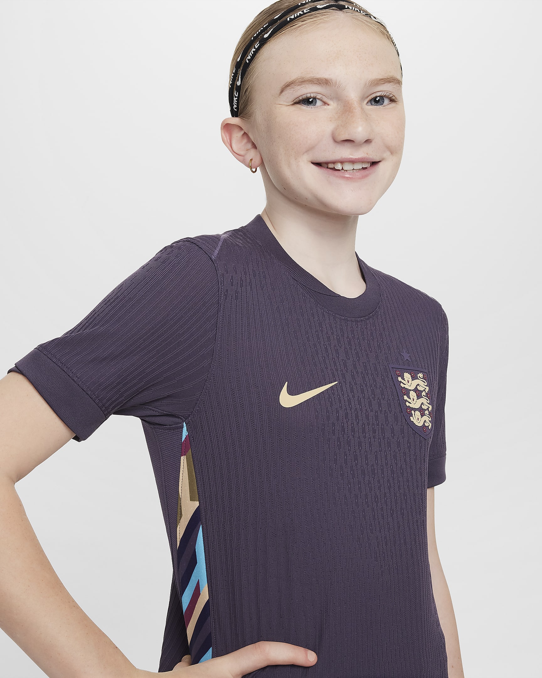 England 2024/25 Match (herrelaget, bortedrakt) Nike Dri-FIT ADV autentisk fotballdrakt til store barn - Dark Raisin/Sesame