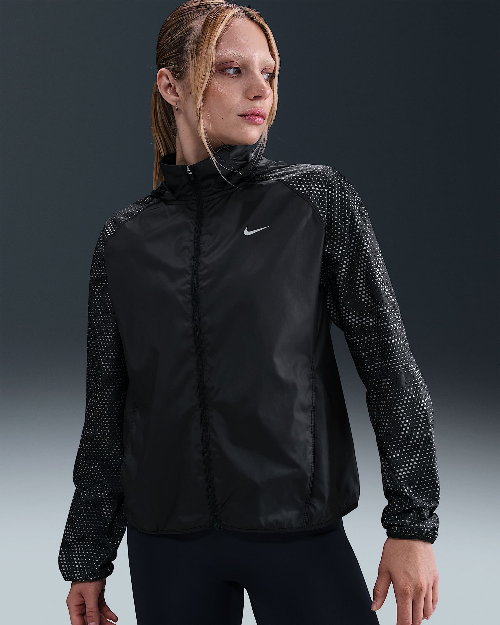 Chamarra de correr Repel para mujer Nike Tempo Flash - Negro