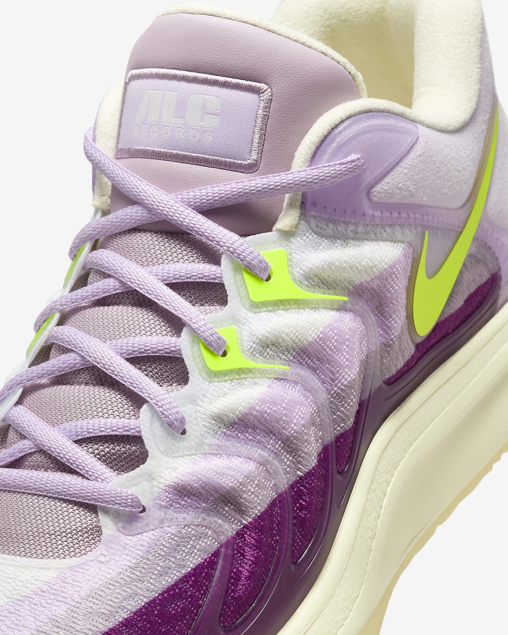 Tenis de básquetbol KD17 x Alchemist - Leche de coco/Violeta viotech/Muñeca/Naranja láser claro