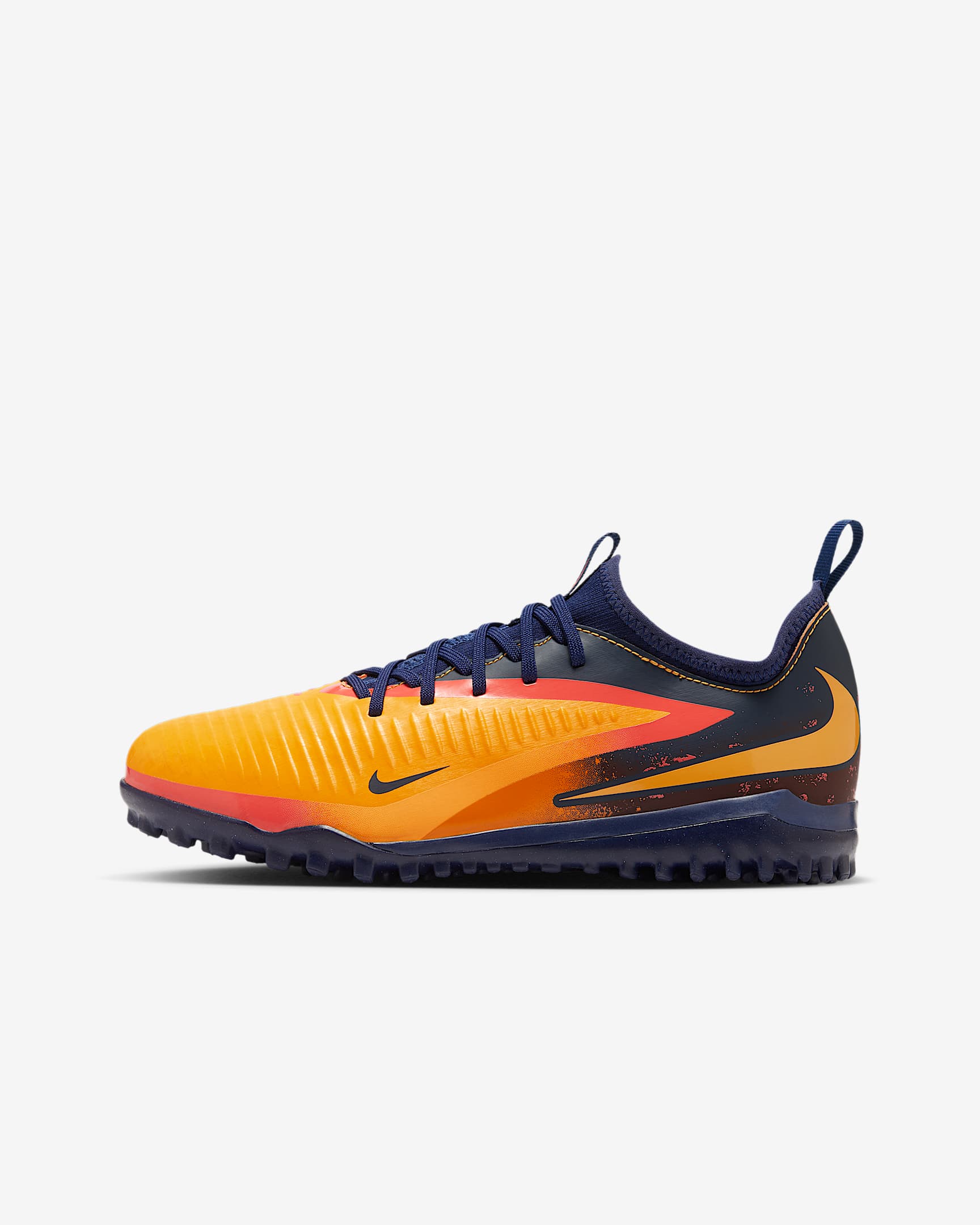 Tacos de fútbol para pasto sintético (turf) para niños grandes Nike Jr. Phantom 6 Low Academy "Erling Haaland" - Naranja láser/Azul vacío/Veneno limón