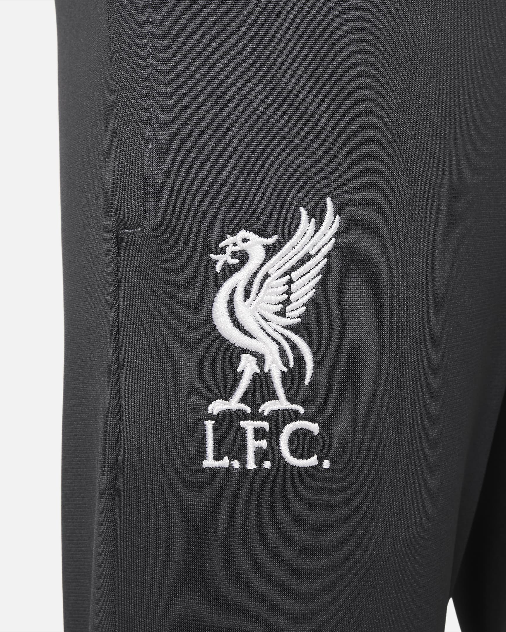 Liverpool F.C. Strike Older Kids' Nike Dri-FIT Hooded Tracksuit. Nike DK