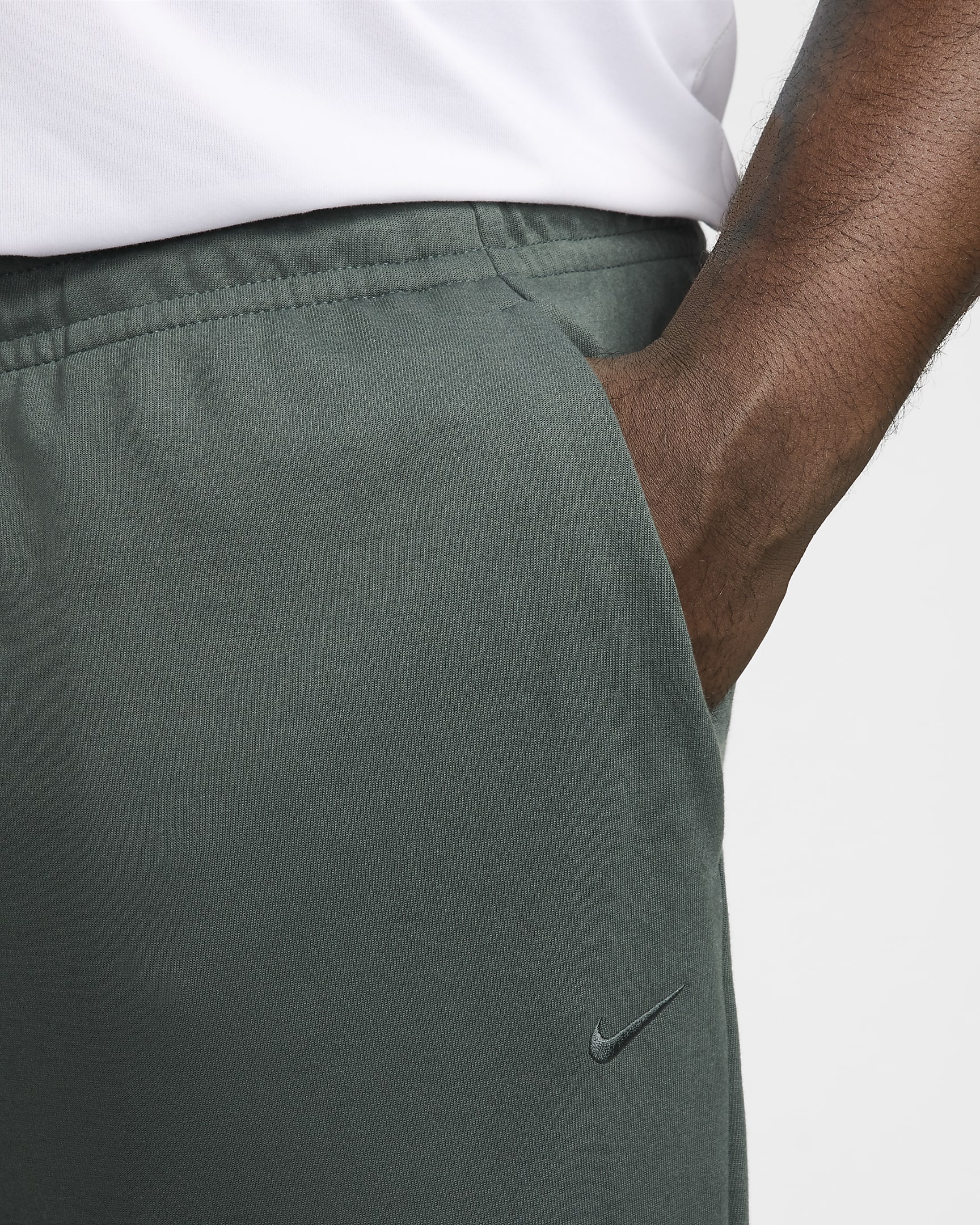 Joggers versátiles con protección UV Dri-FIT para hombre Nike Primary - Verde vintage/Verde vintage