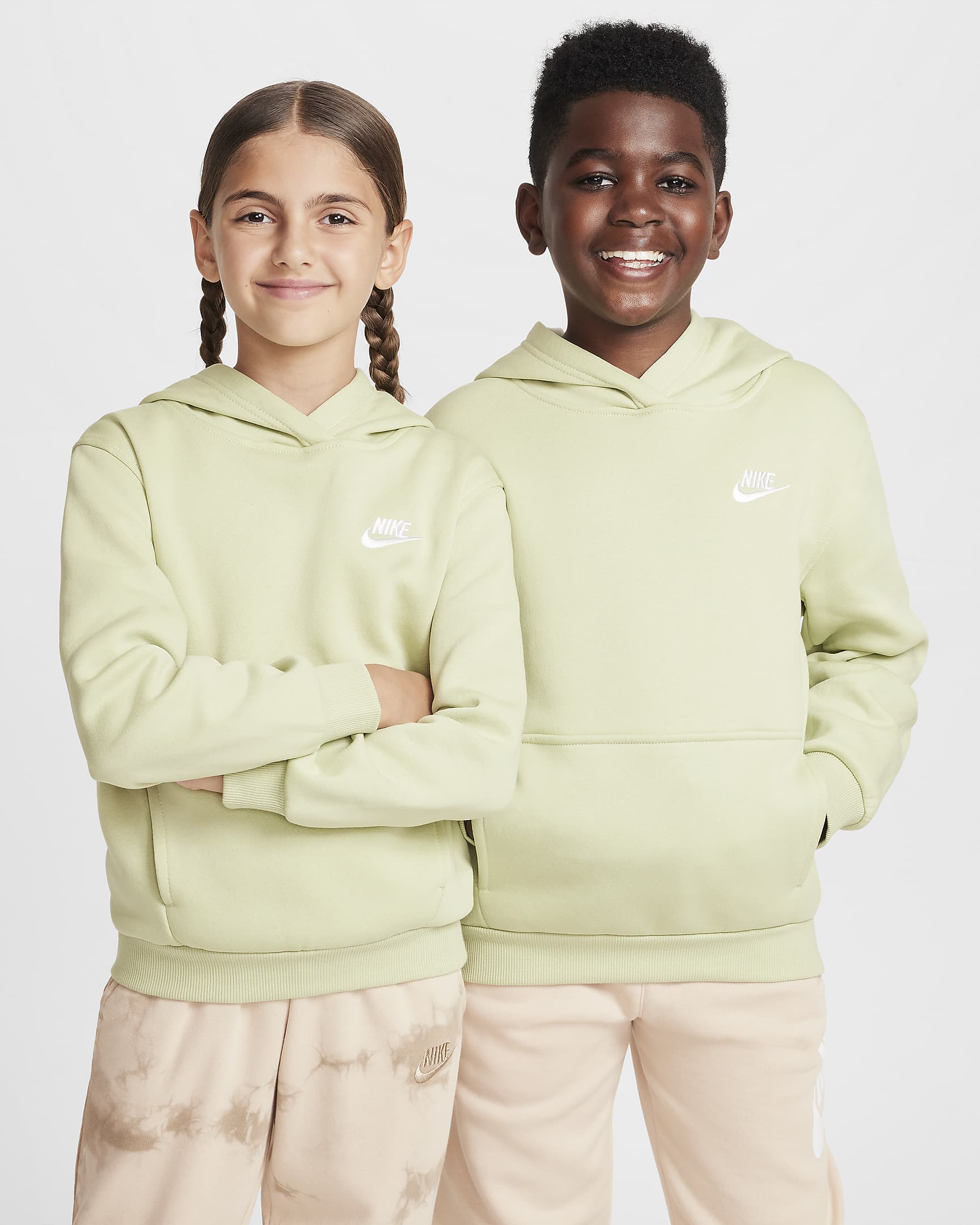 Nike Sportswear Club Fleece Older Kids' Pullover Hoodie - Olive Aura/White