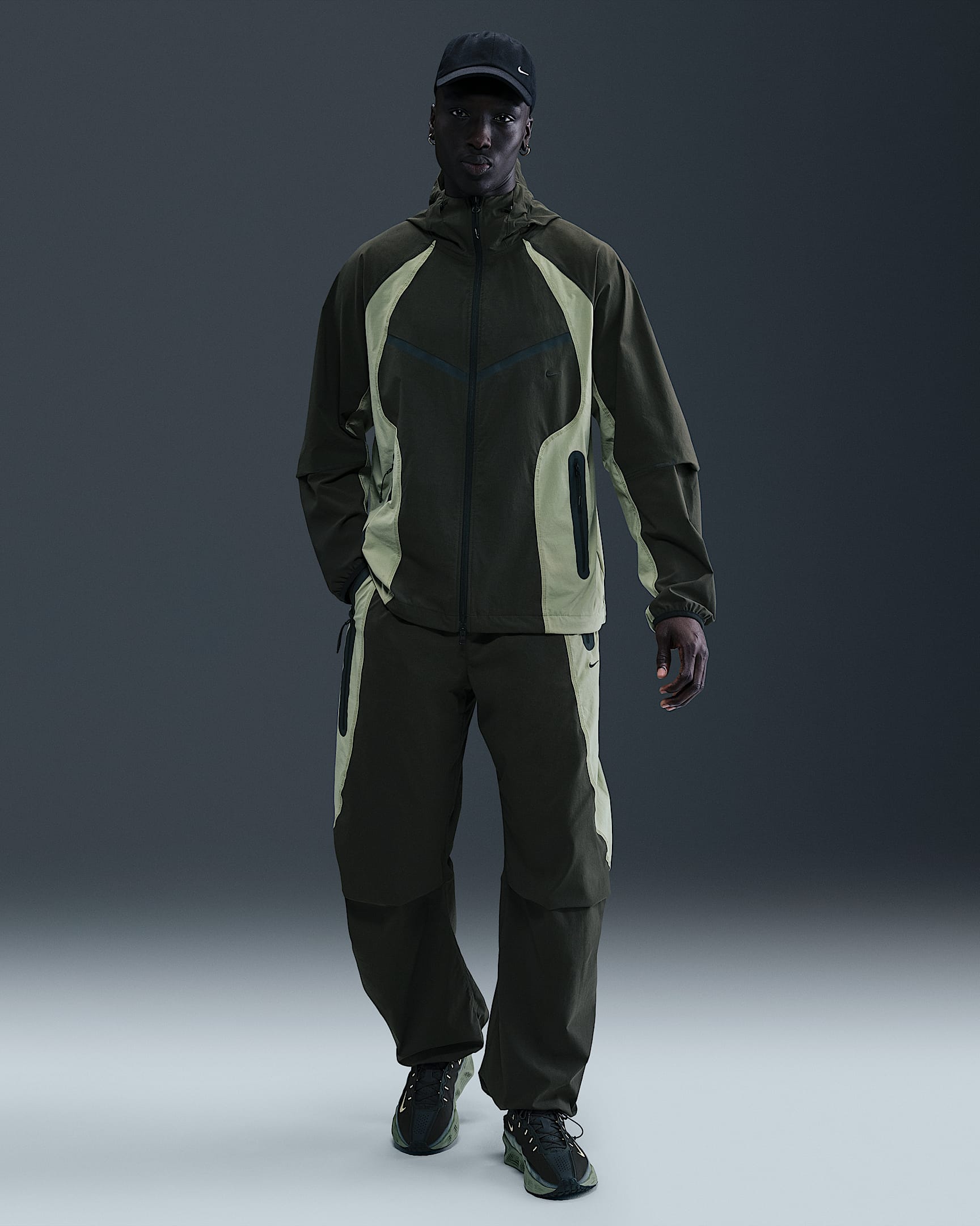 Pantaloni oversize in tessuto Dri-FIT con blocchi di colore Nike Tech – Uomo - Sequoia/Oil Green/Nero