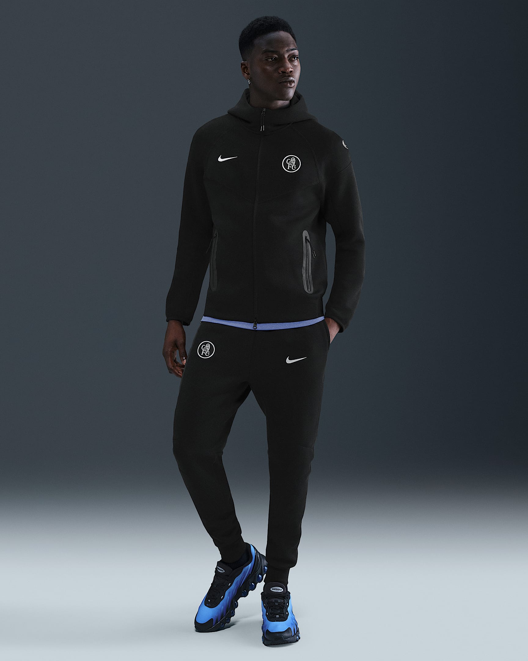 Chelsea FC Tech Men's Nike Total 90 Soccer Fleece Joggers - Black/Field Silver