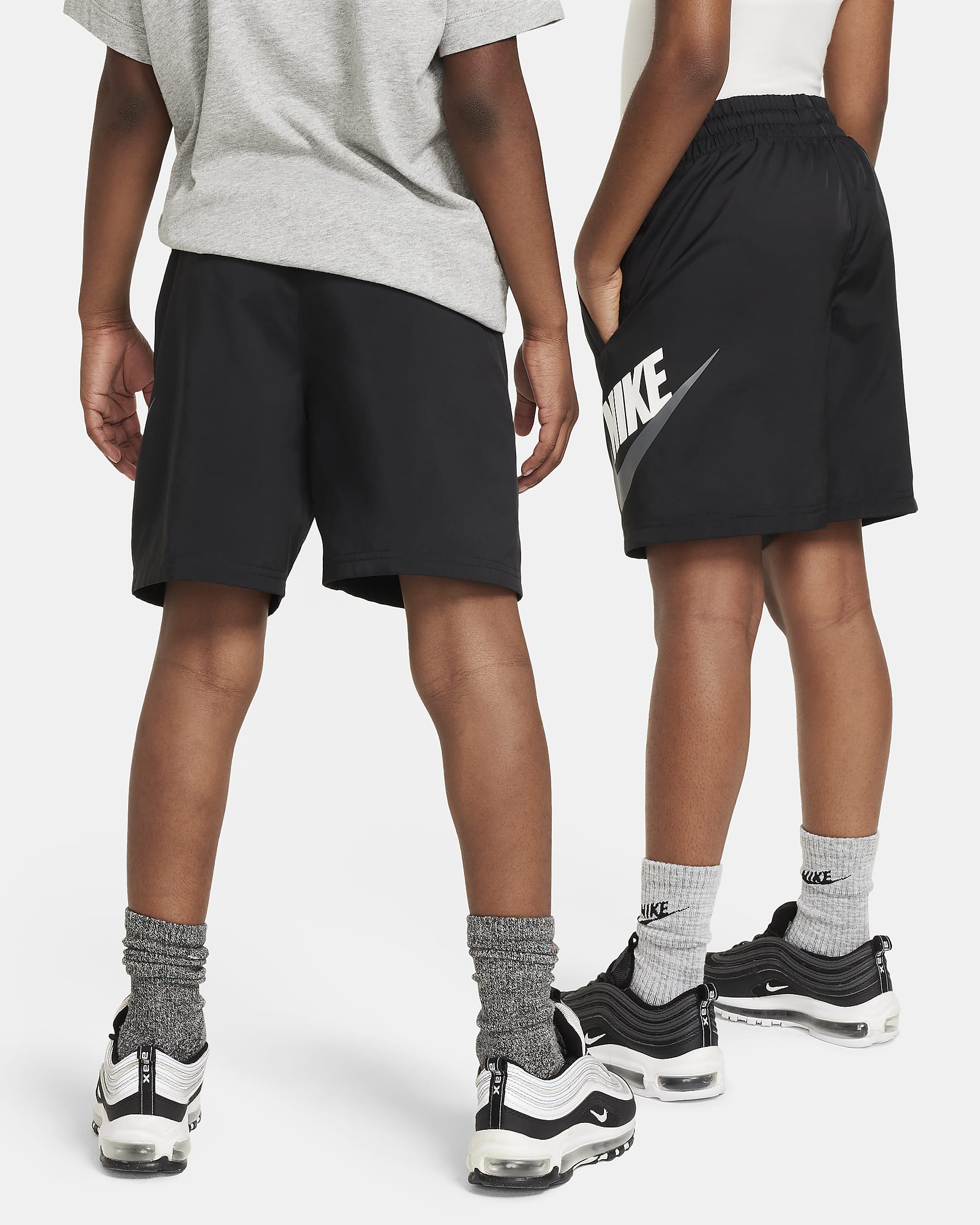 Nike Sportswear Older Kids' Woven Shorts - Black